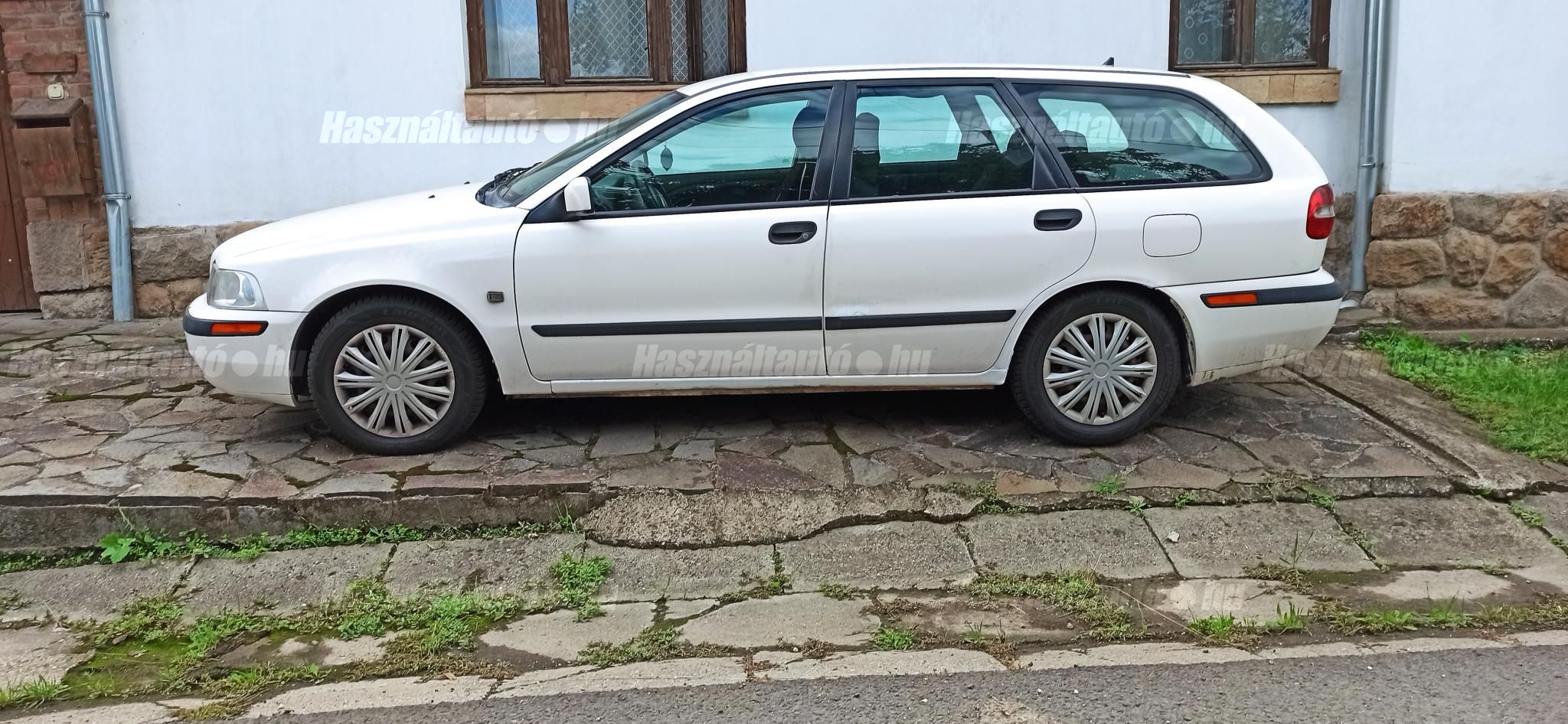 VOLVO V40 2001/5 - 1
