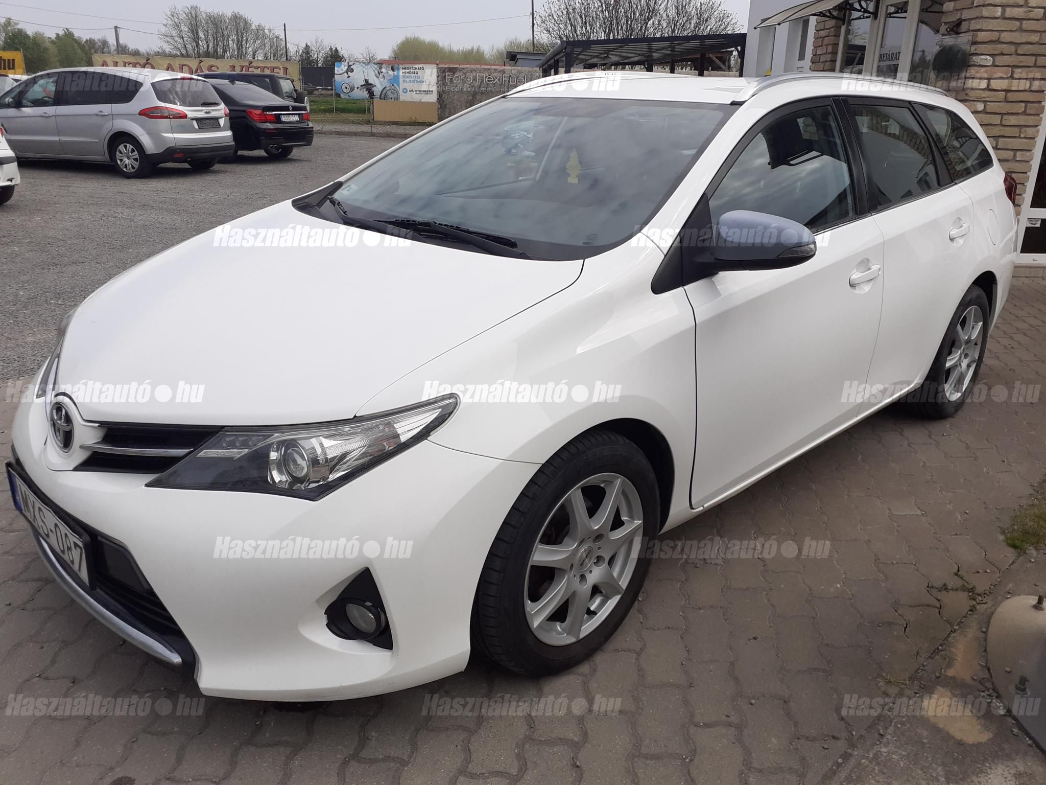 TOYOTA AURIS 2014/11 - 1