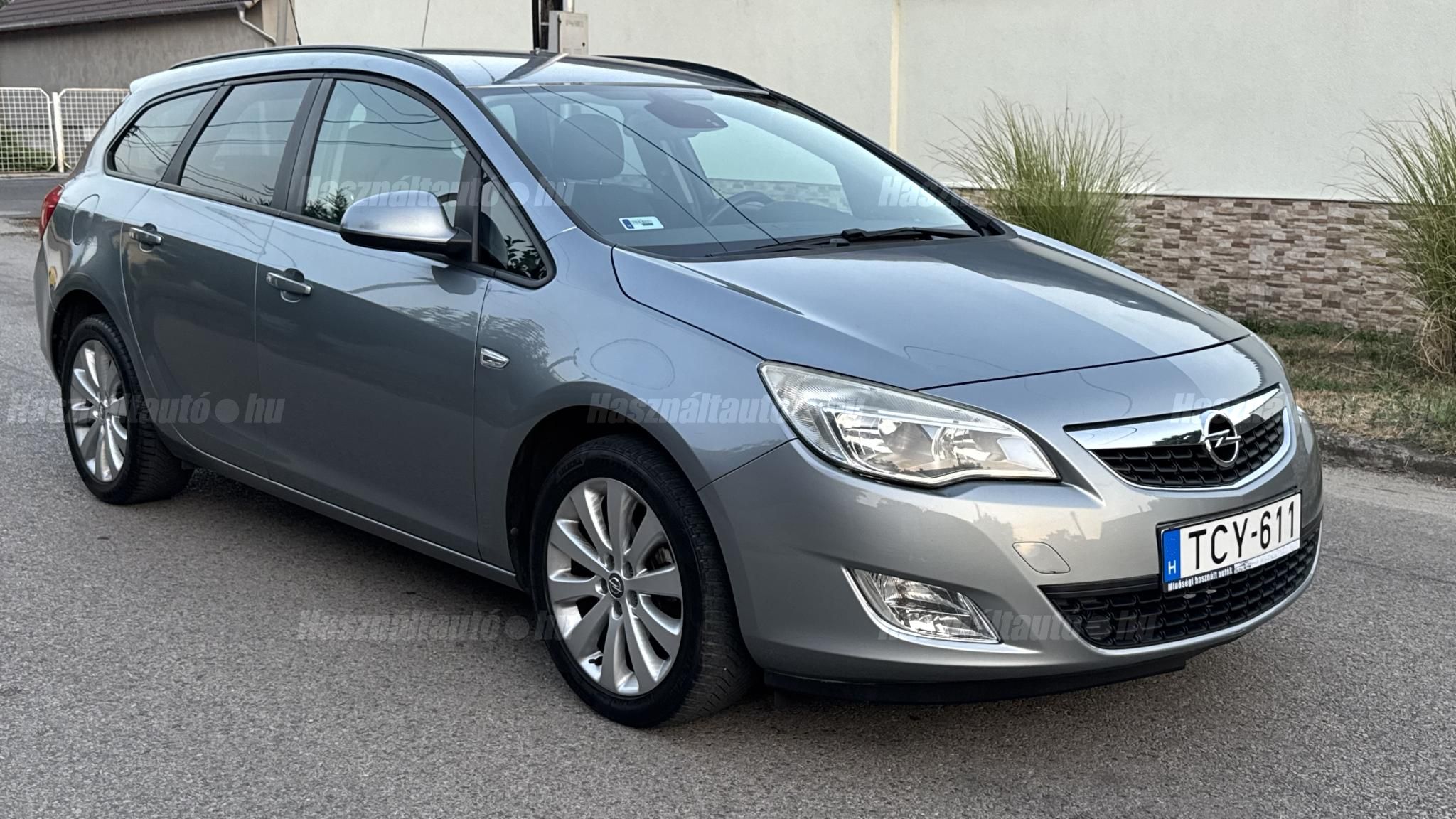 OPEL ASTRA J 2011/4 - 1