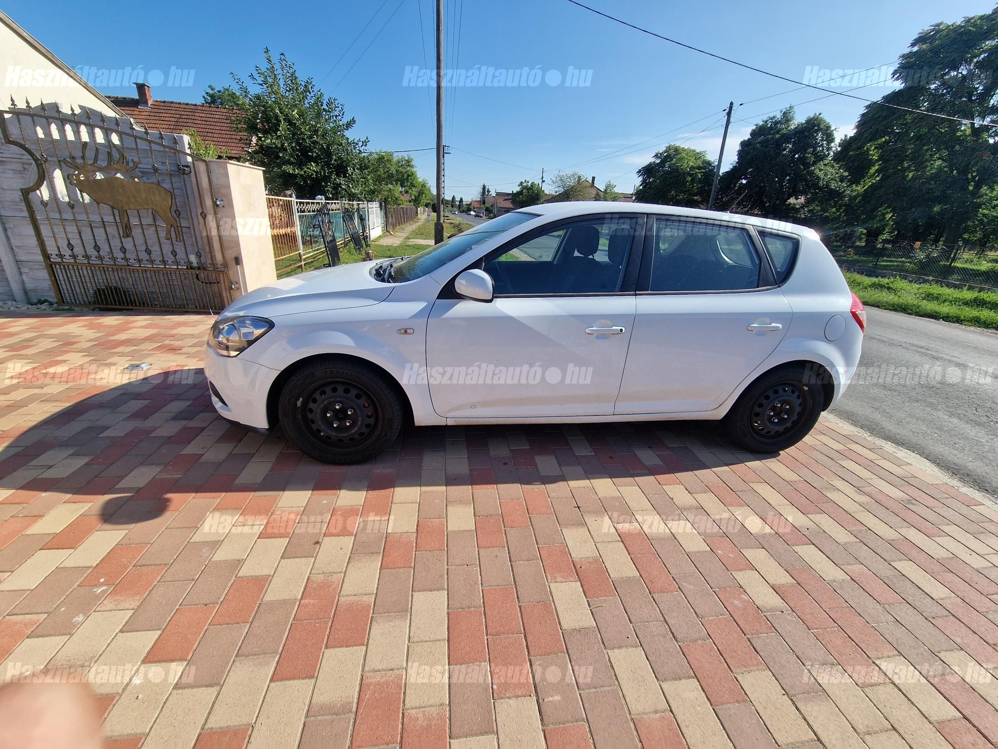 KIA CEE'D 2010 - 1