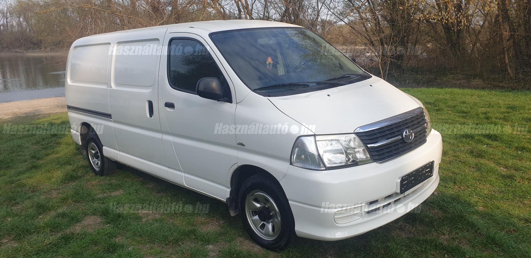 TOYOTA HIACE 2011/3 - 1