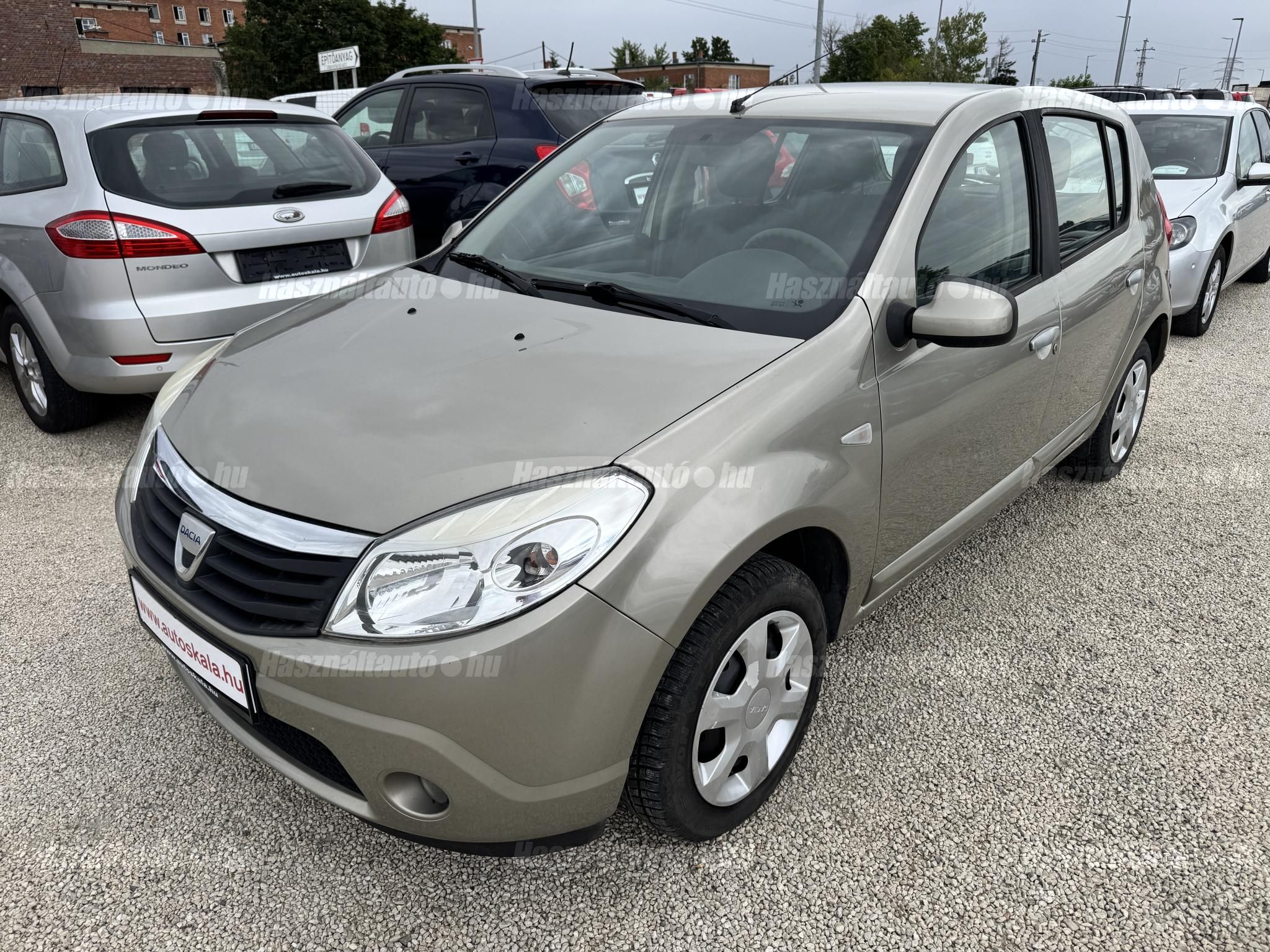 DACIA SANDERO 2010/1 - 1