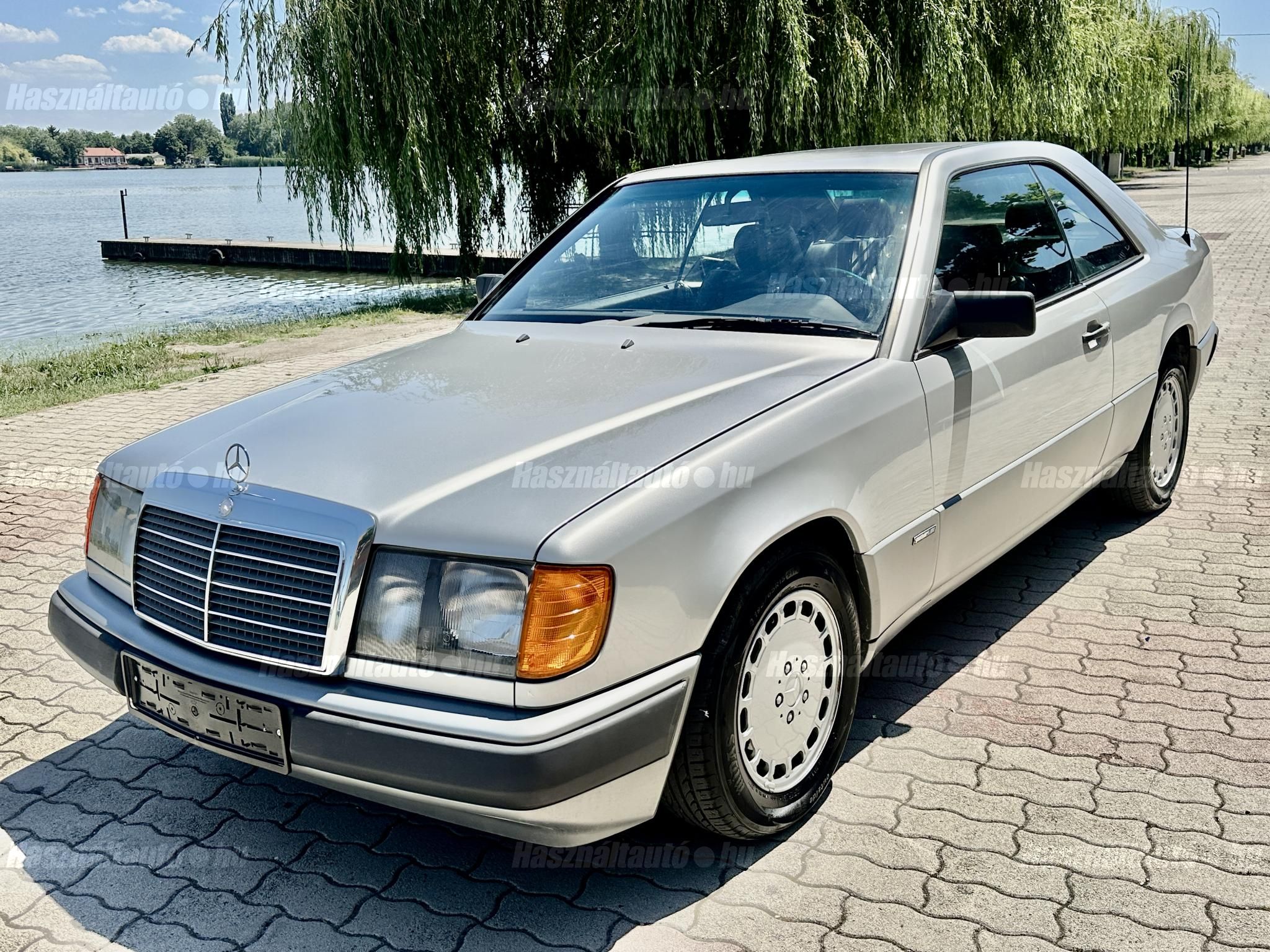 MERCEDES-BENZ 300 1989/1 - 1