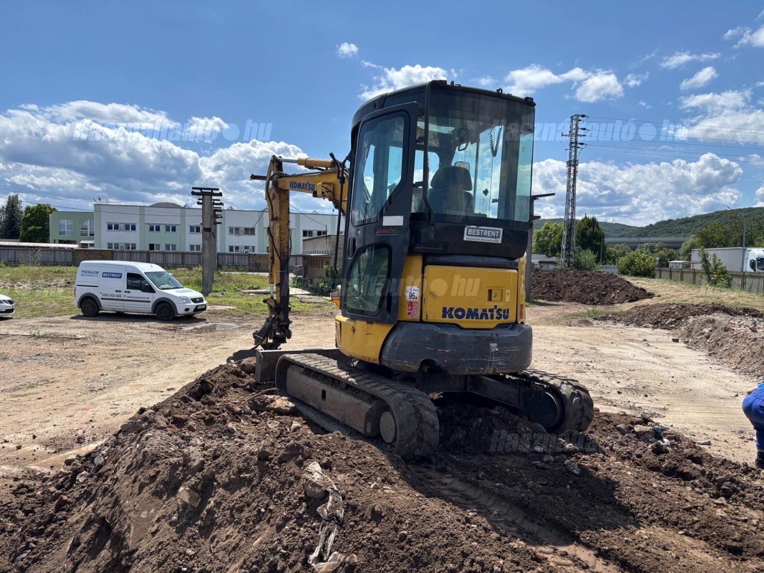 KOMATSU 2015 - 1