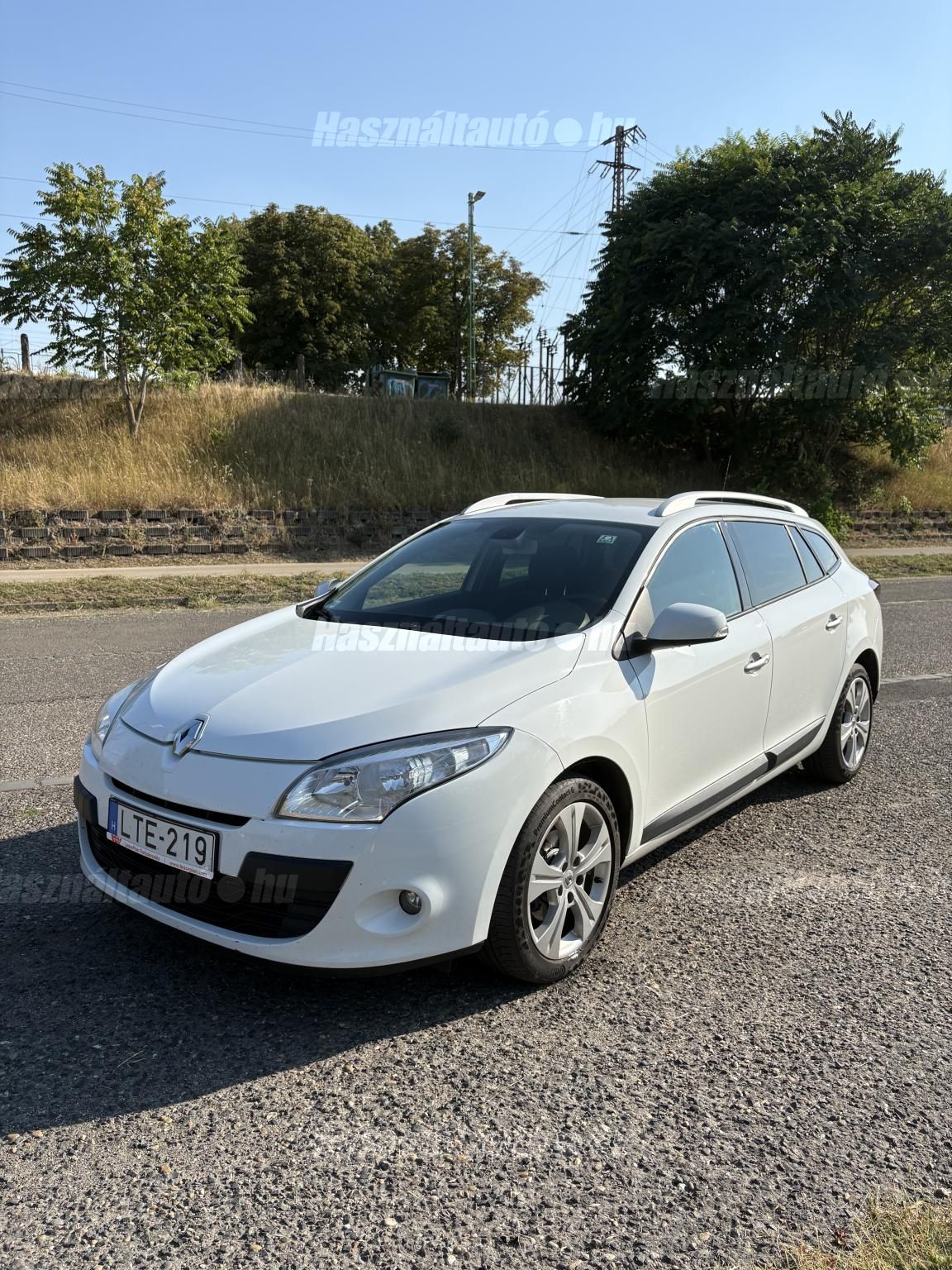 RENAULT MEGANE 2010/8 - 1