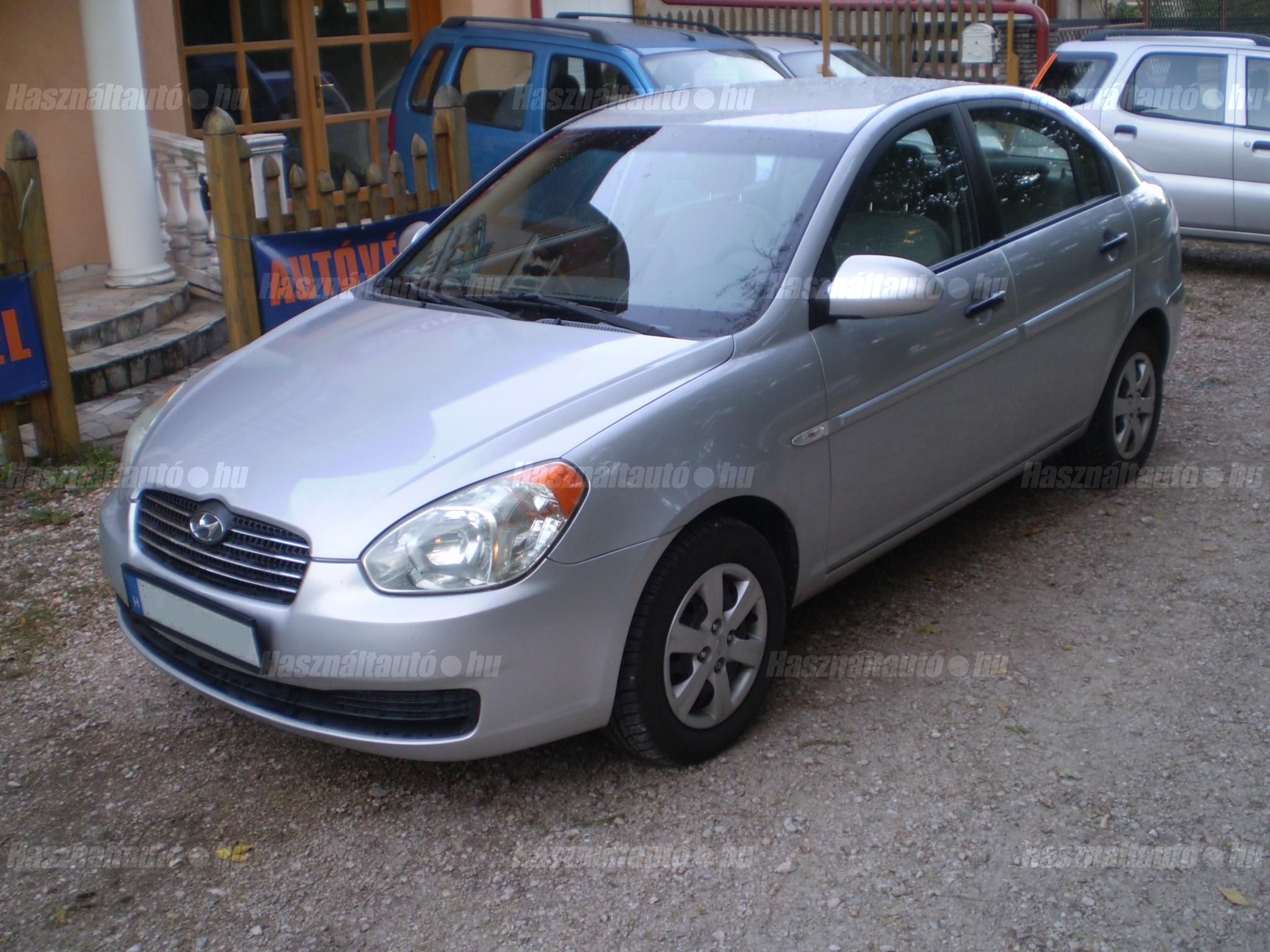 HYUNDAI ACCENT 2008/12 - 1