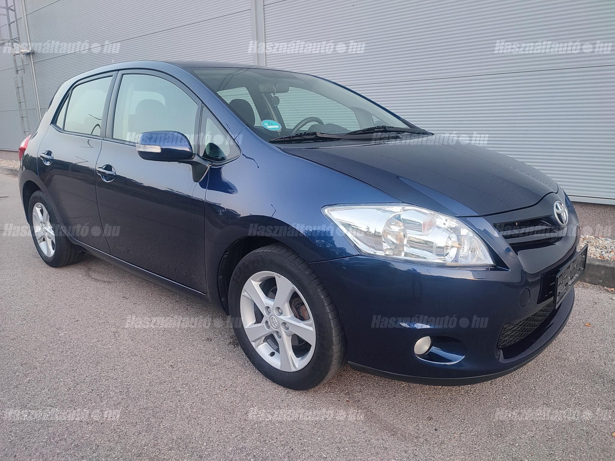 TOYOTA AURIS 2012/11 - 1