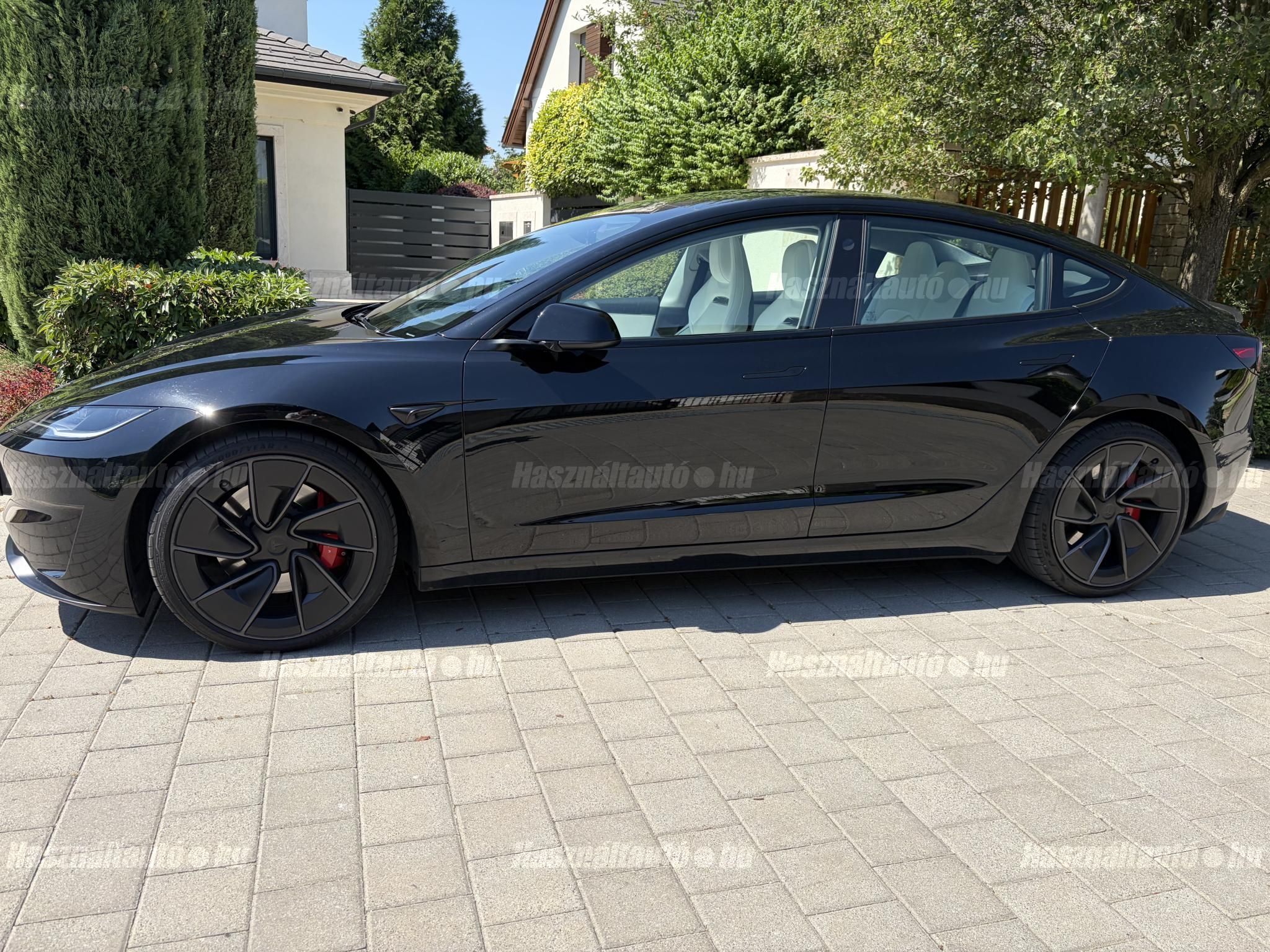 TESLA MODEL 3 2024/11 - 1