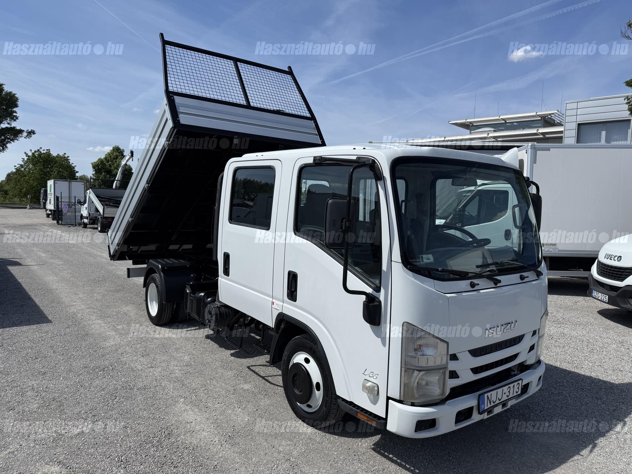 ISUZU N-SZÉRIA 2015/11 - 1