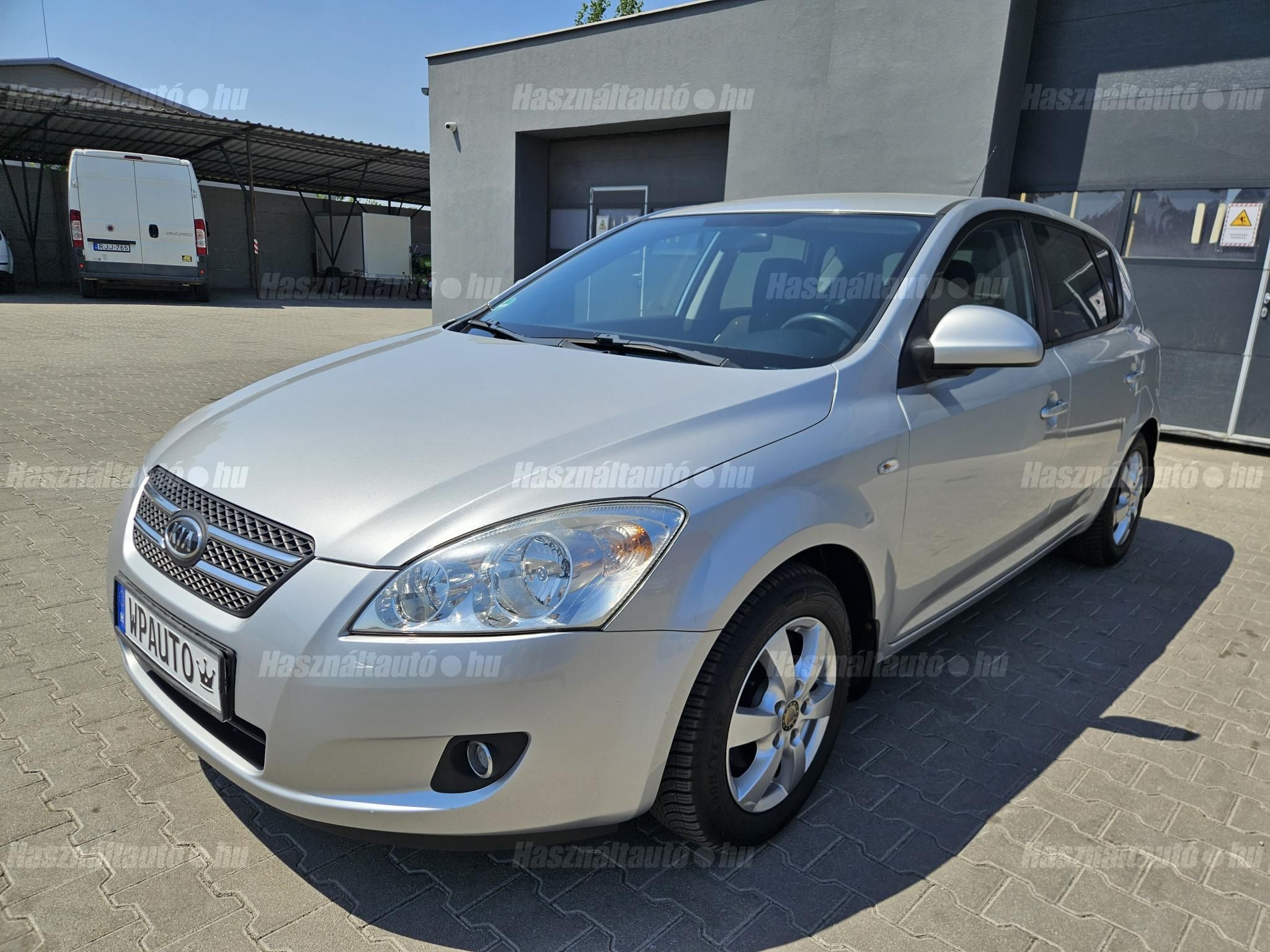 KIA CEE'D 2009/6 - 1