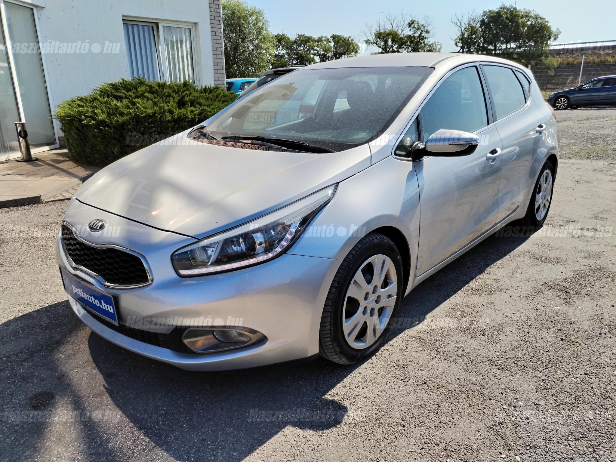 KIA CEE'D 2014/6 - 1
