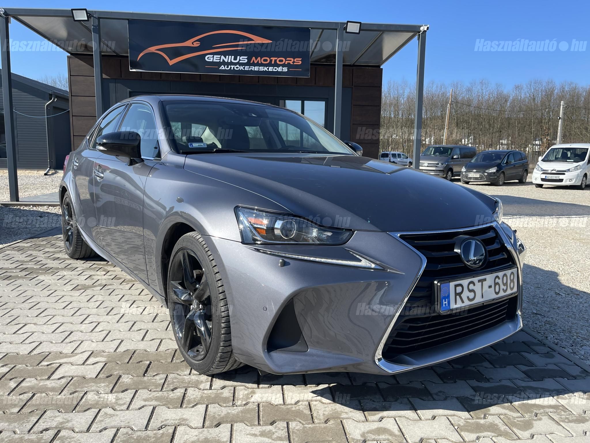 LEXUS IS 2018/9 - 1