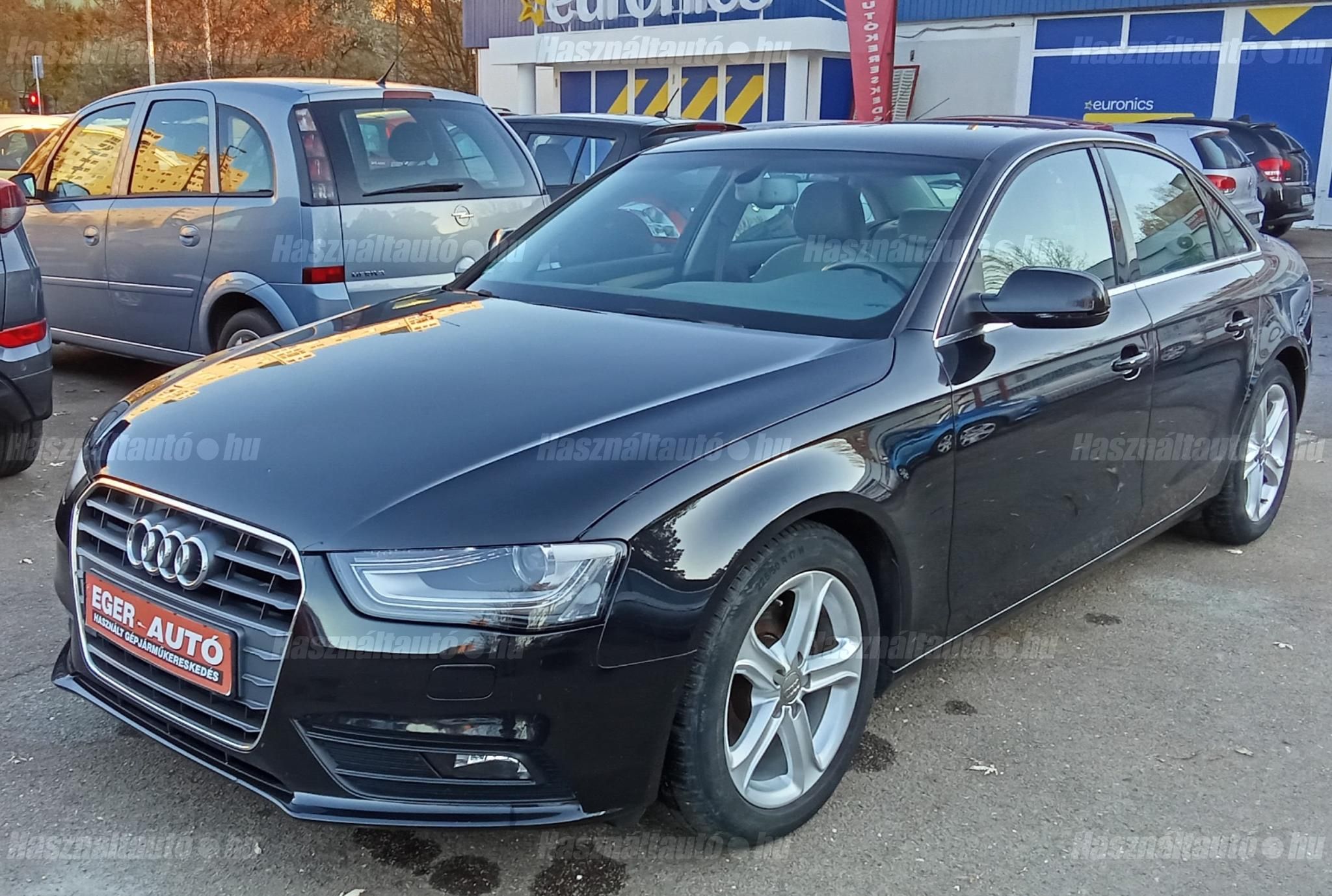 AUDI A4 2011/6 - 1