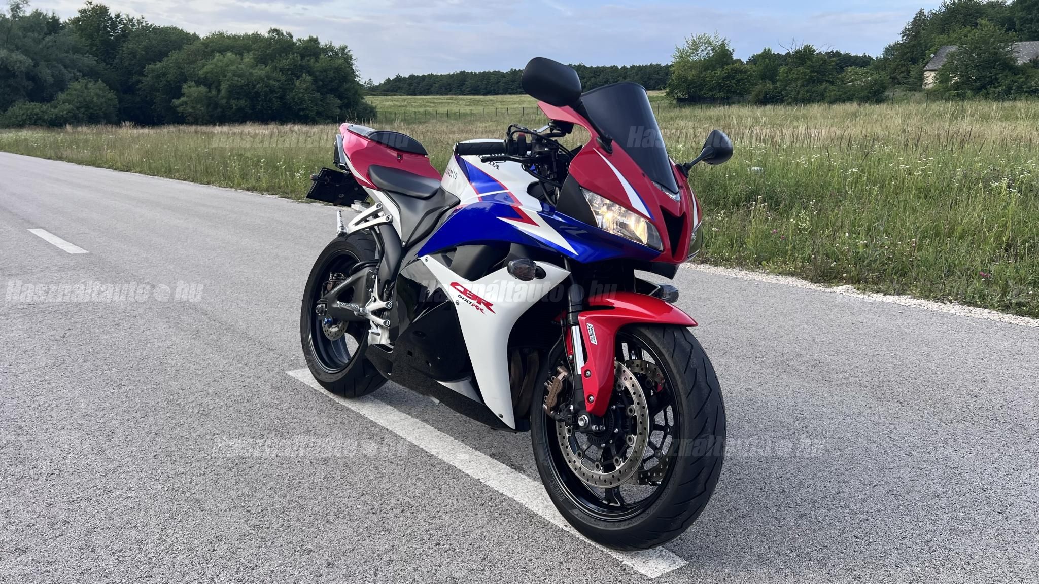 HONDA CBR 600 RR 2010 - 1