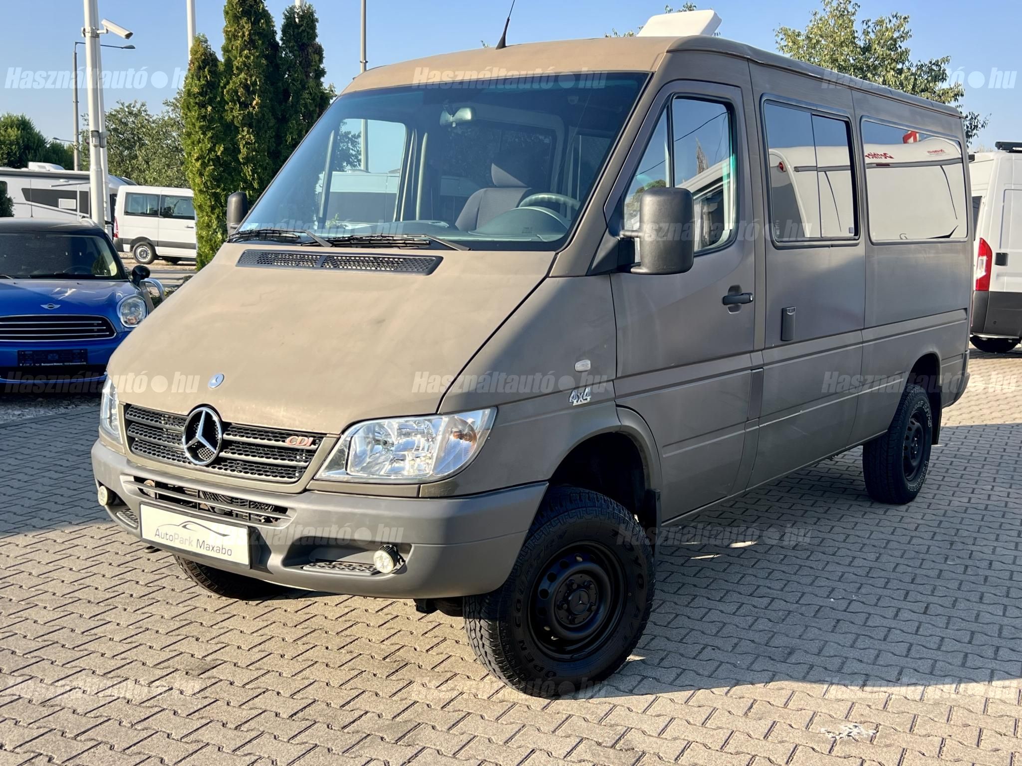 MERCEDES-BENZ 2004 - 1