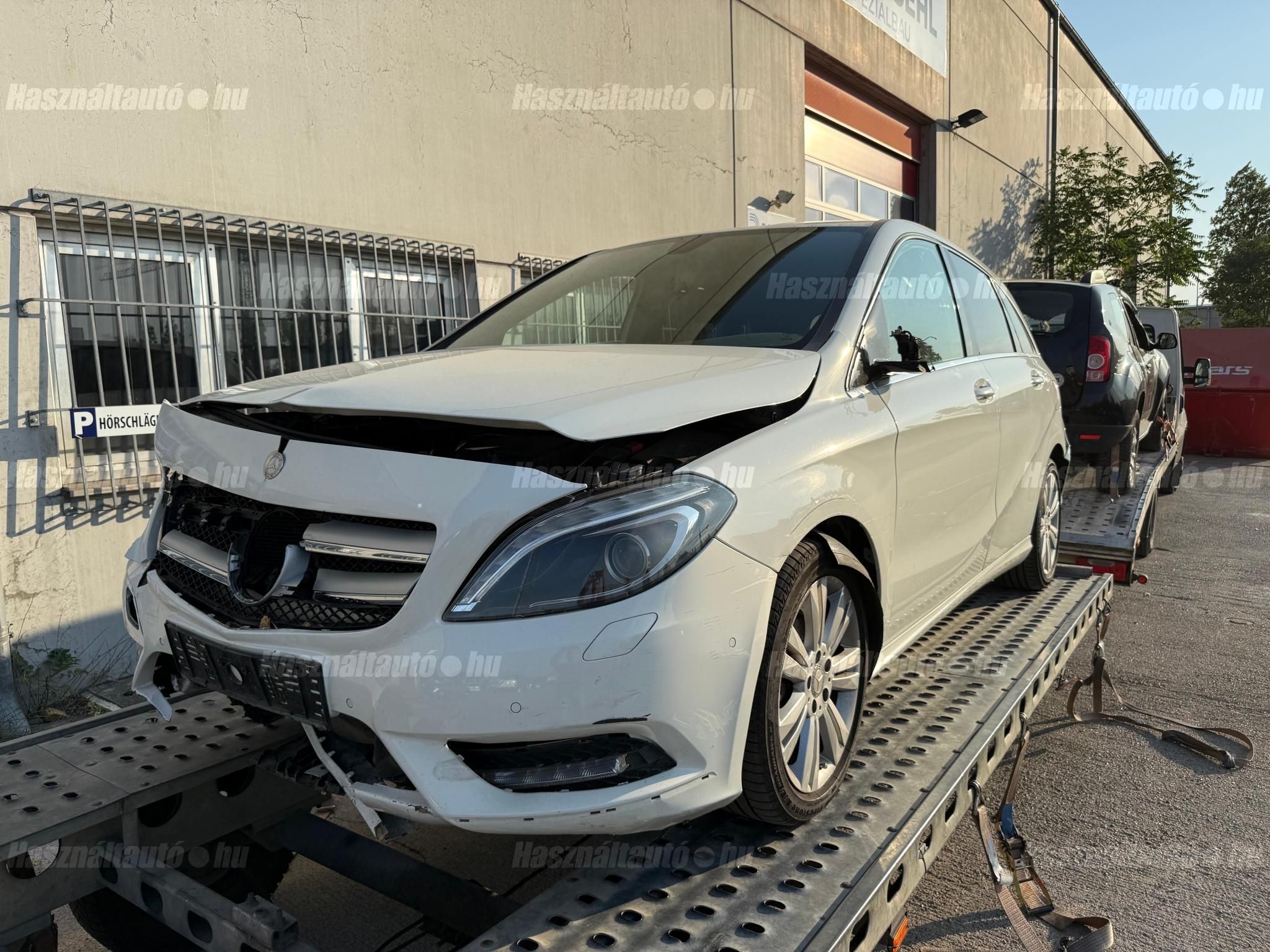 MERCEDES-BENZ B 180 2013/9 - 1