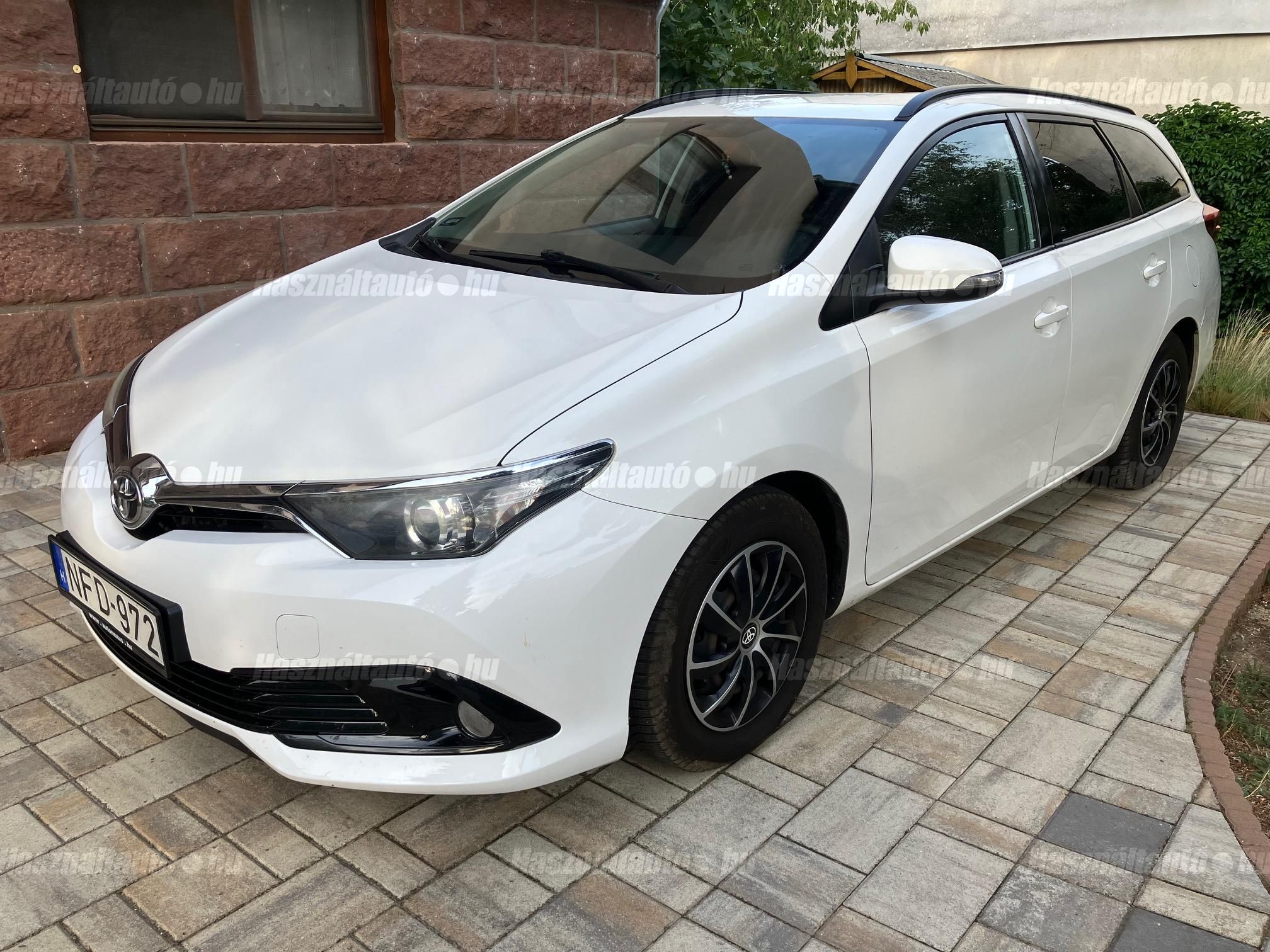 TOYOTA AURIS 2015/9 - 1