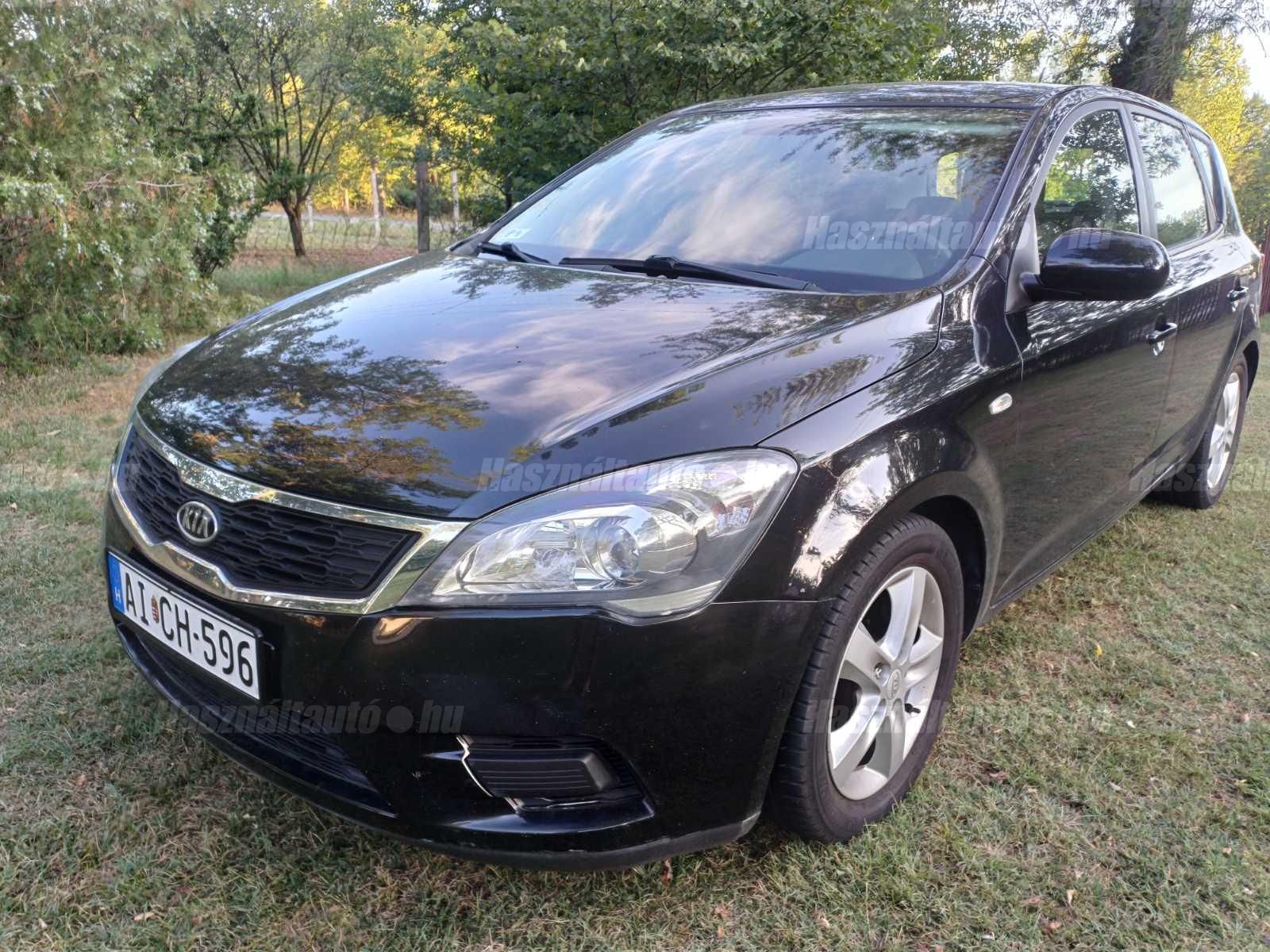 KIA CEE'D 2011/6 - 1