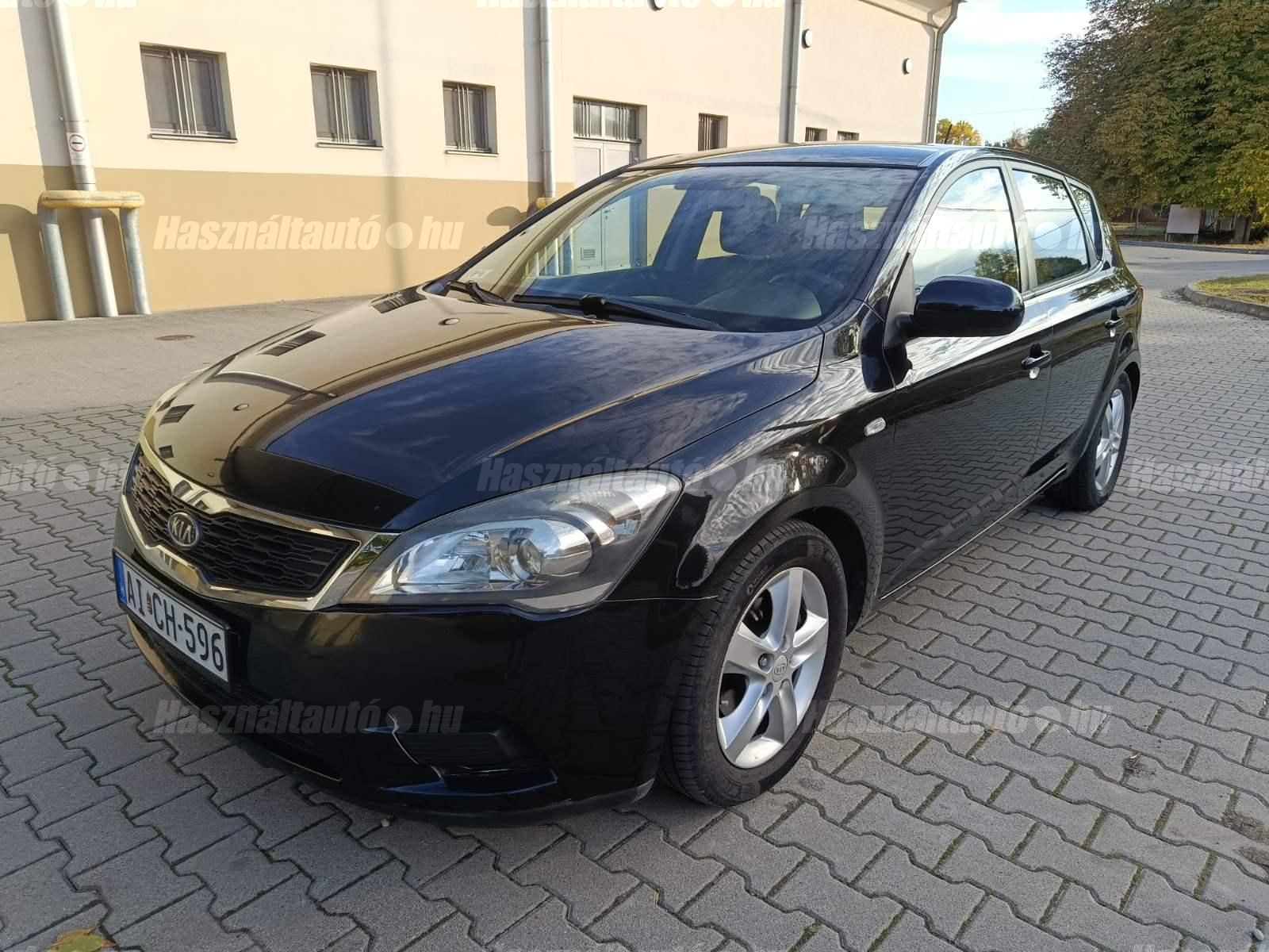 KIA CEE'D 2011/6 - 1