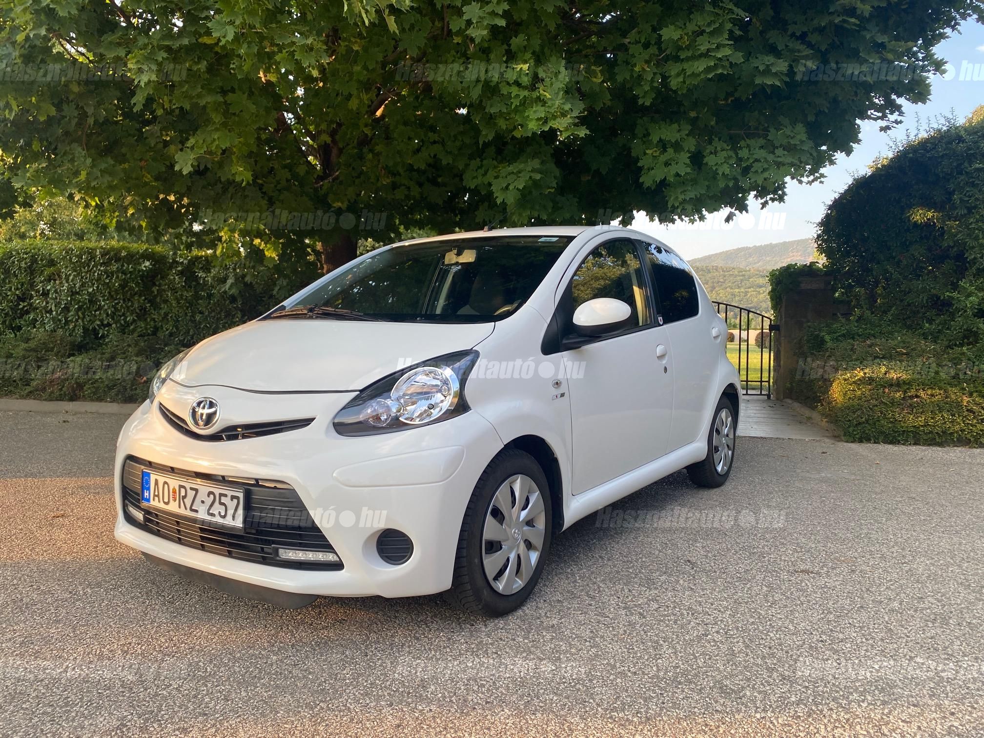 TOYOTA AYGO 2013/6 - 1