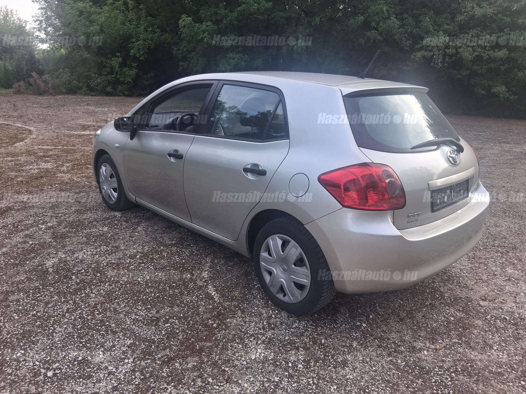 TOYOTA AURIS 2010/5 - 1