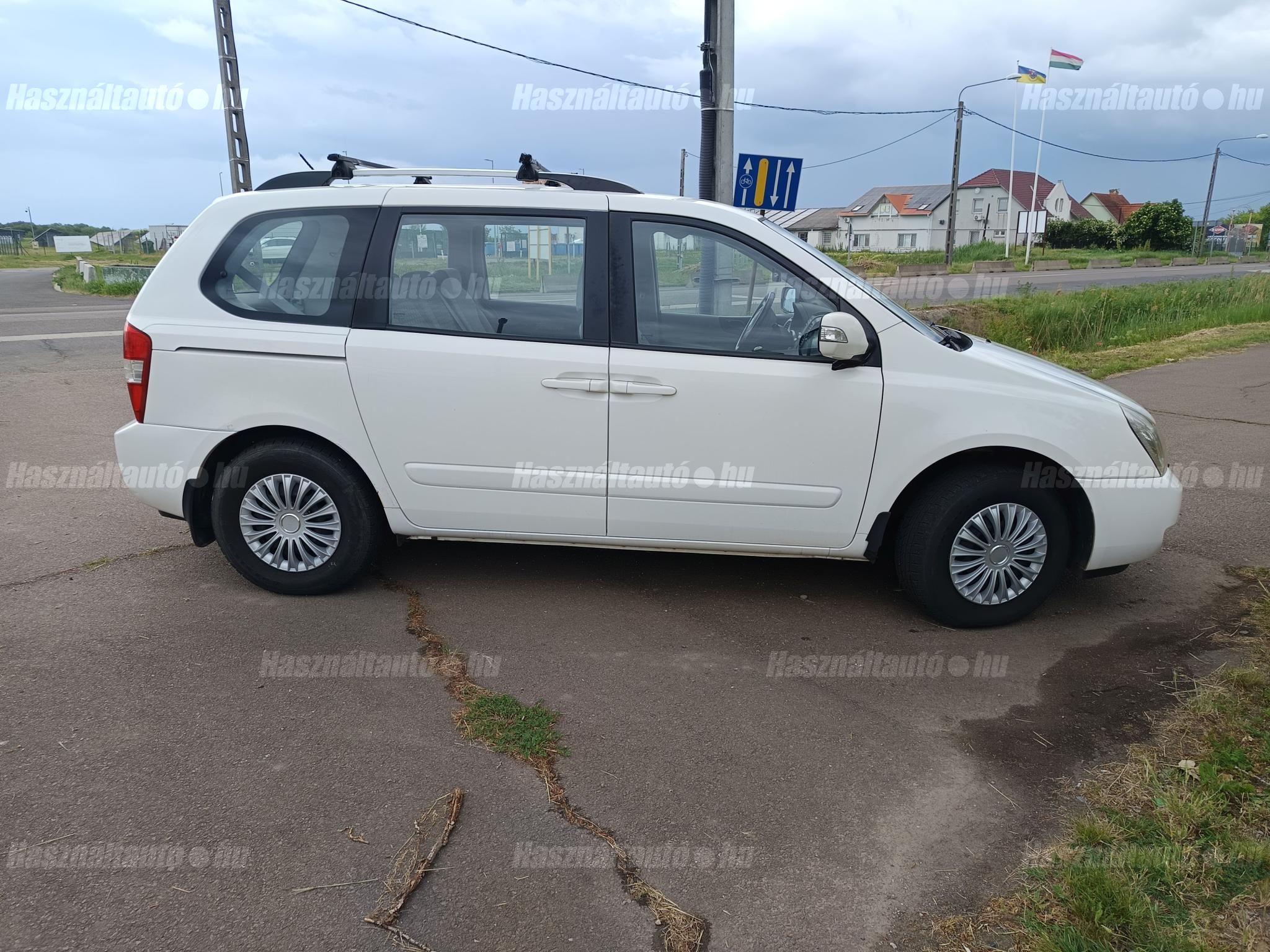 KIA CARNIVAL 2011/3 - 1