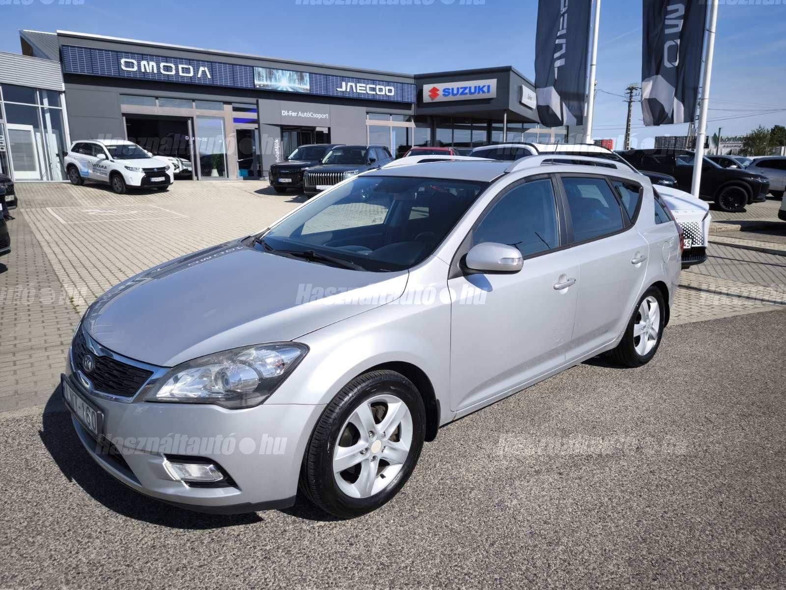 KIA CEE'D 2009/8 - 1