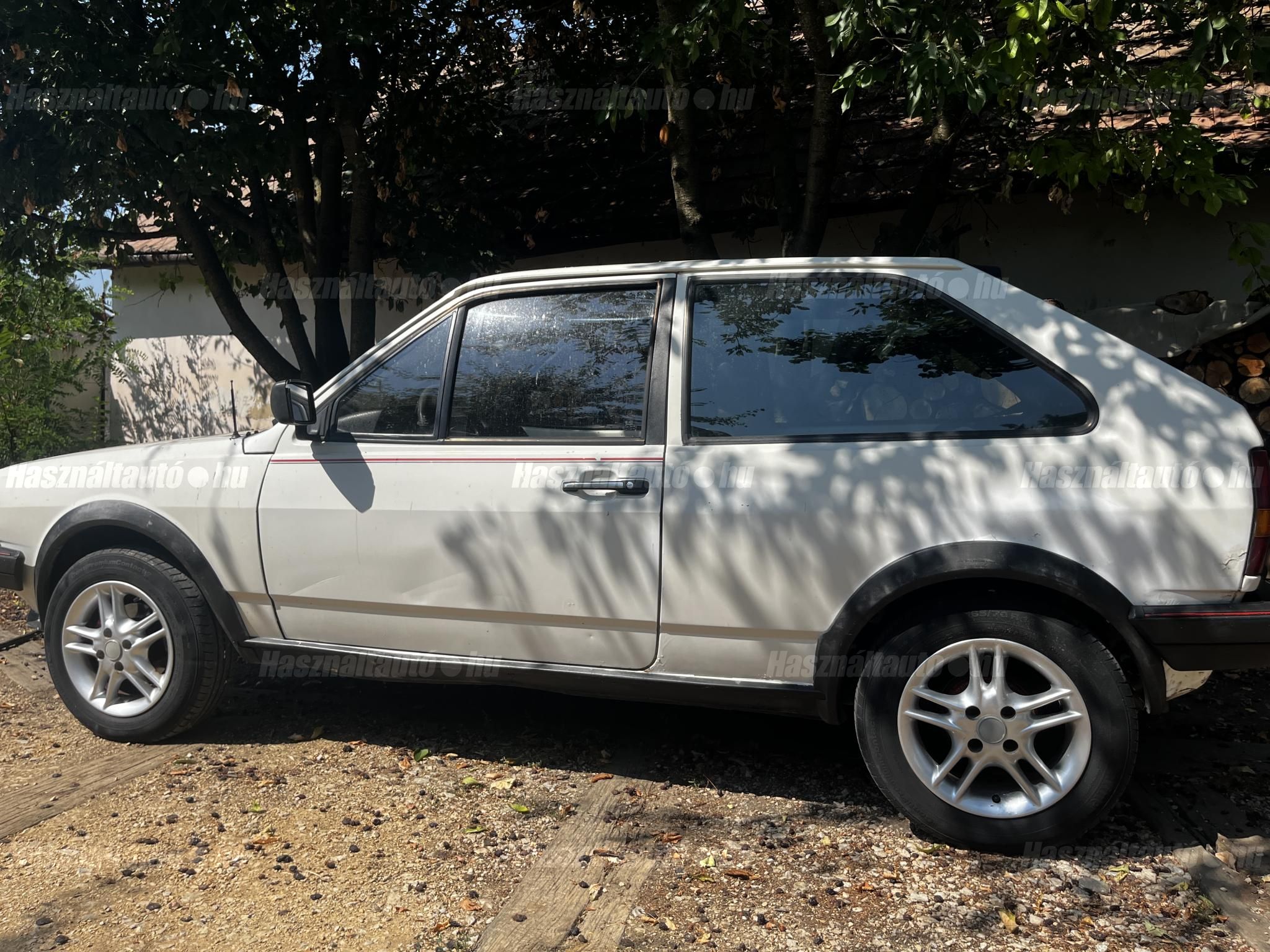 VOLKSWAGEN POLO I 1988/5 - 1