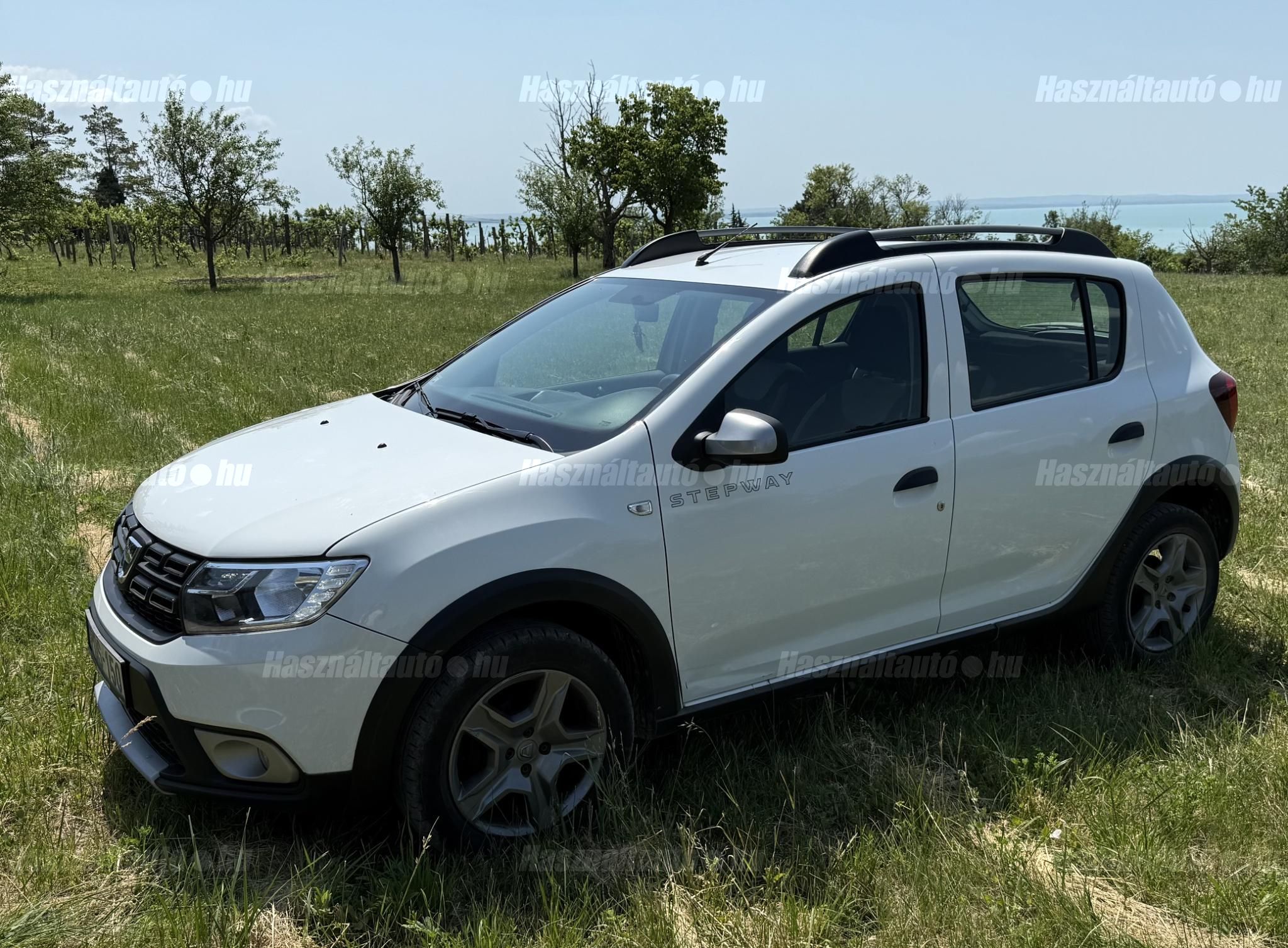 DACIA SANDERO 2017/2 - 1