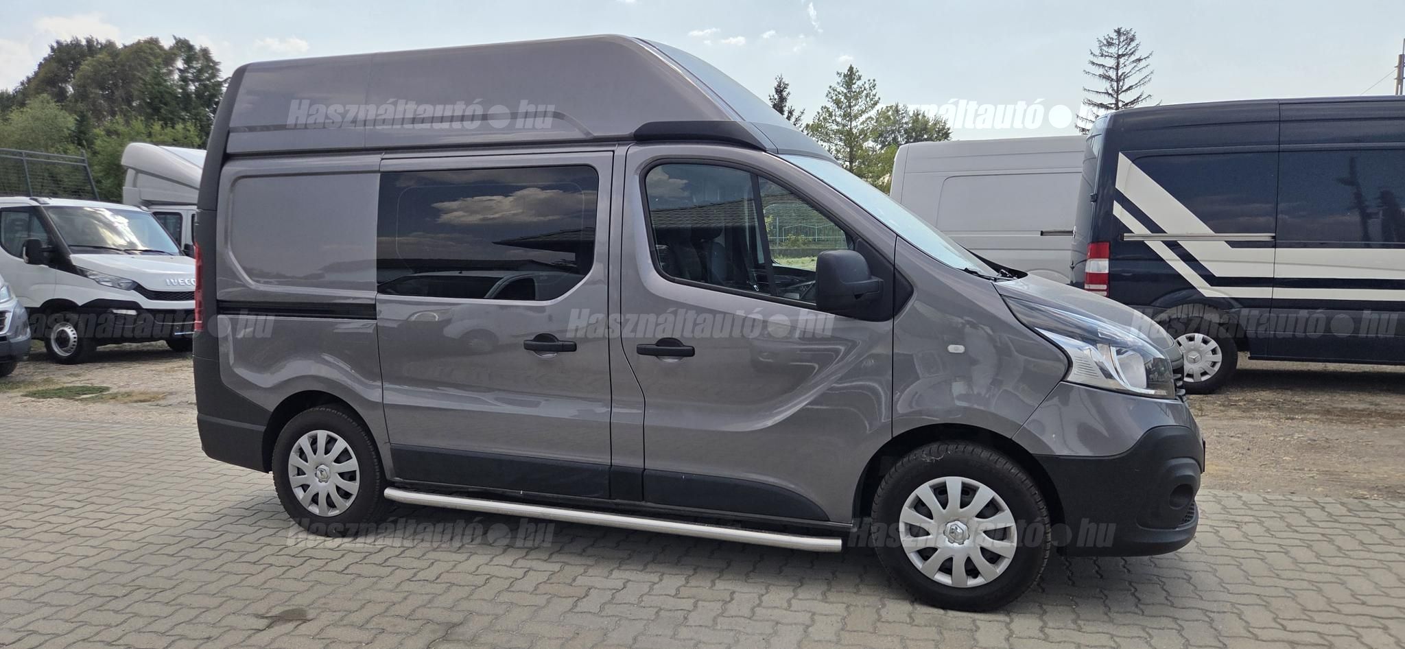 RENAULT TRAFIC 2015 - 1