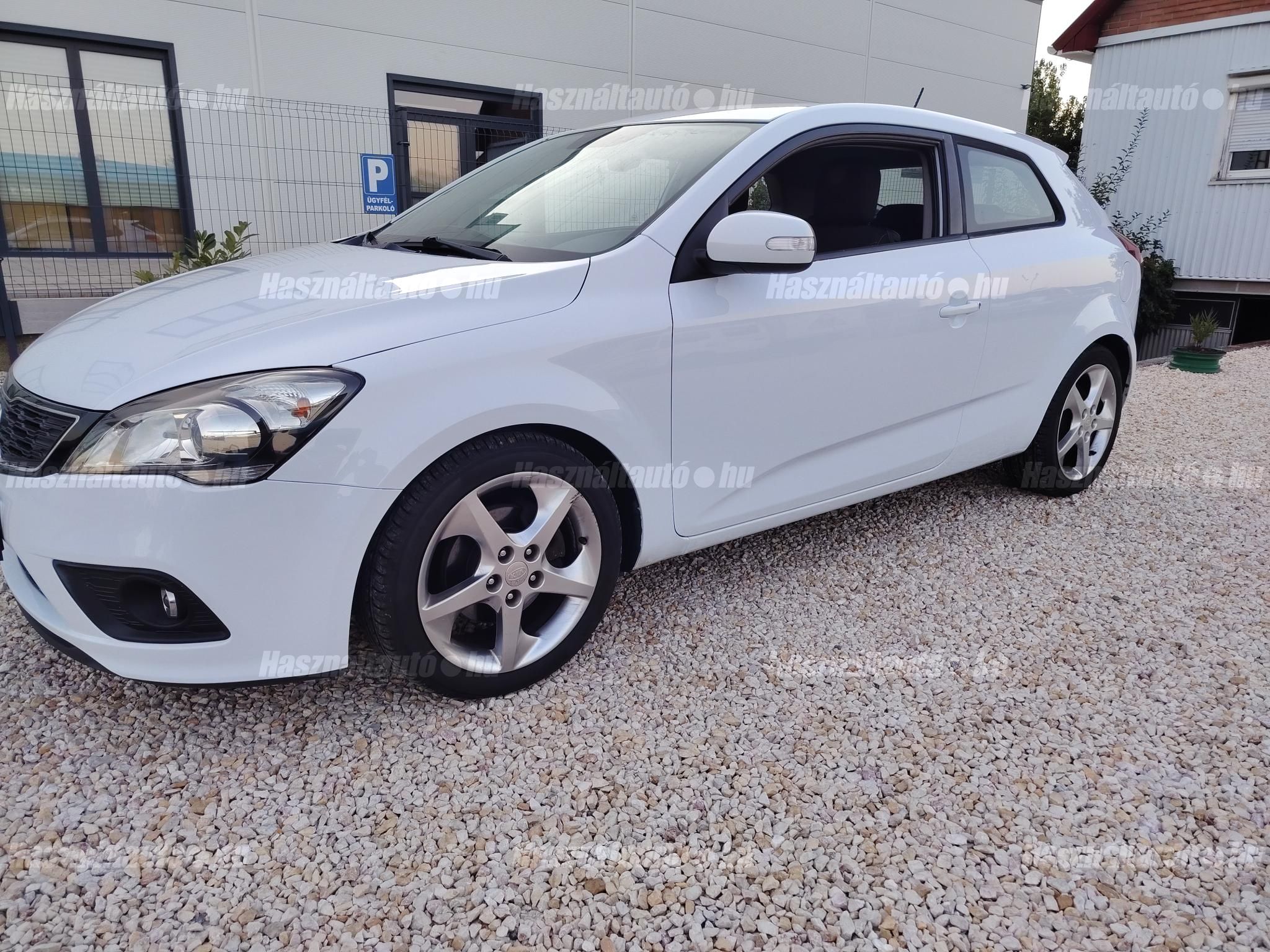 KIA PRO CEE'D 2011/8 - 1