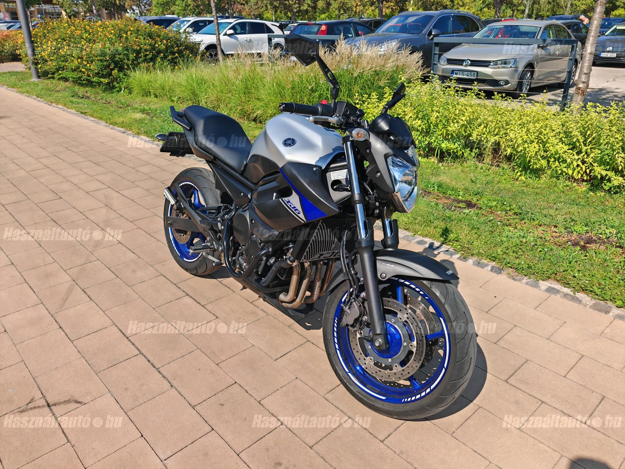 YAMAHA XJ 6 N 2015 - 1