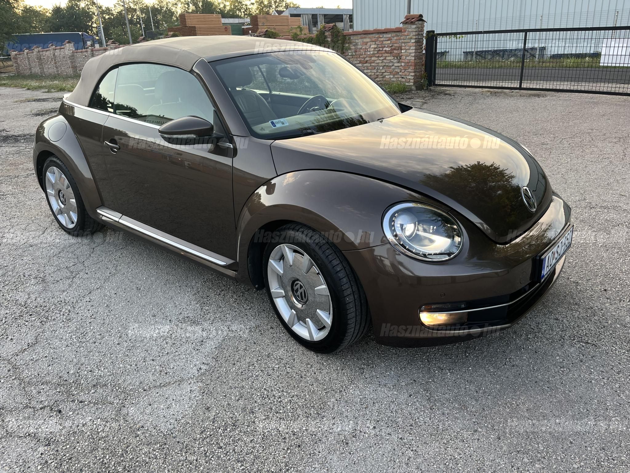 VOLKSWAGEN NEW BEETLE 2015/6 - 1