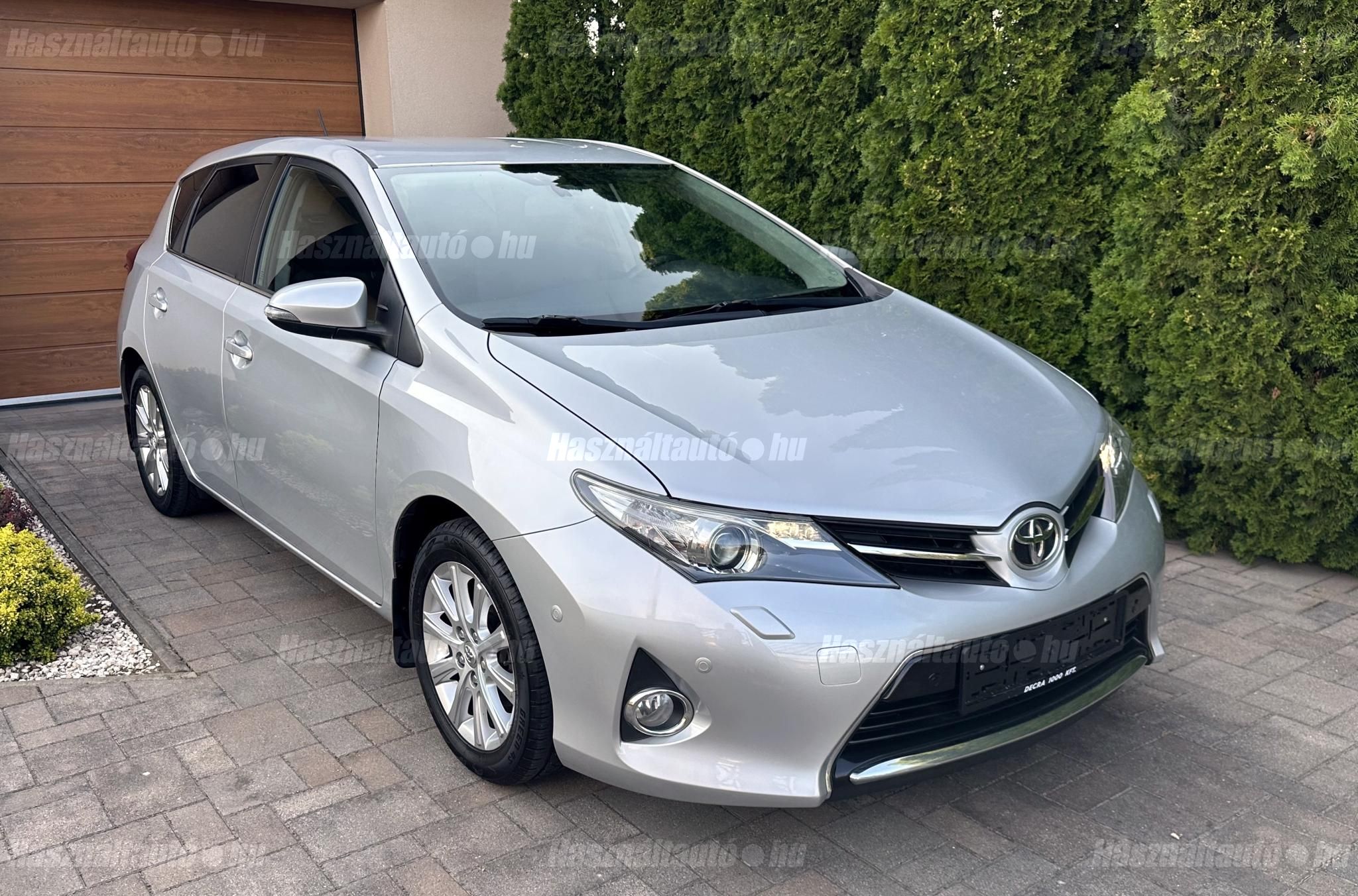 TOYOTA AURIS 2014/6 - 1