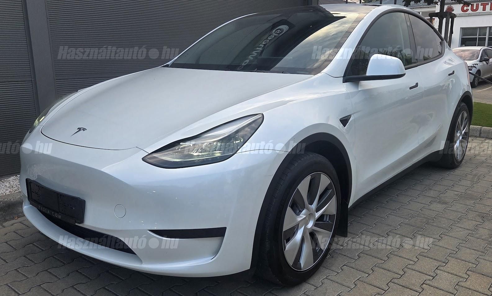 TESLA MODEL Y 2023/6 - 1