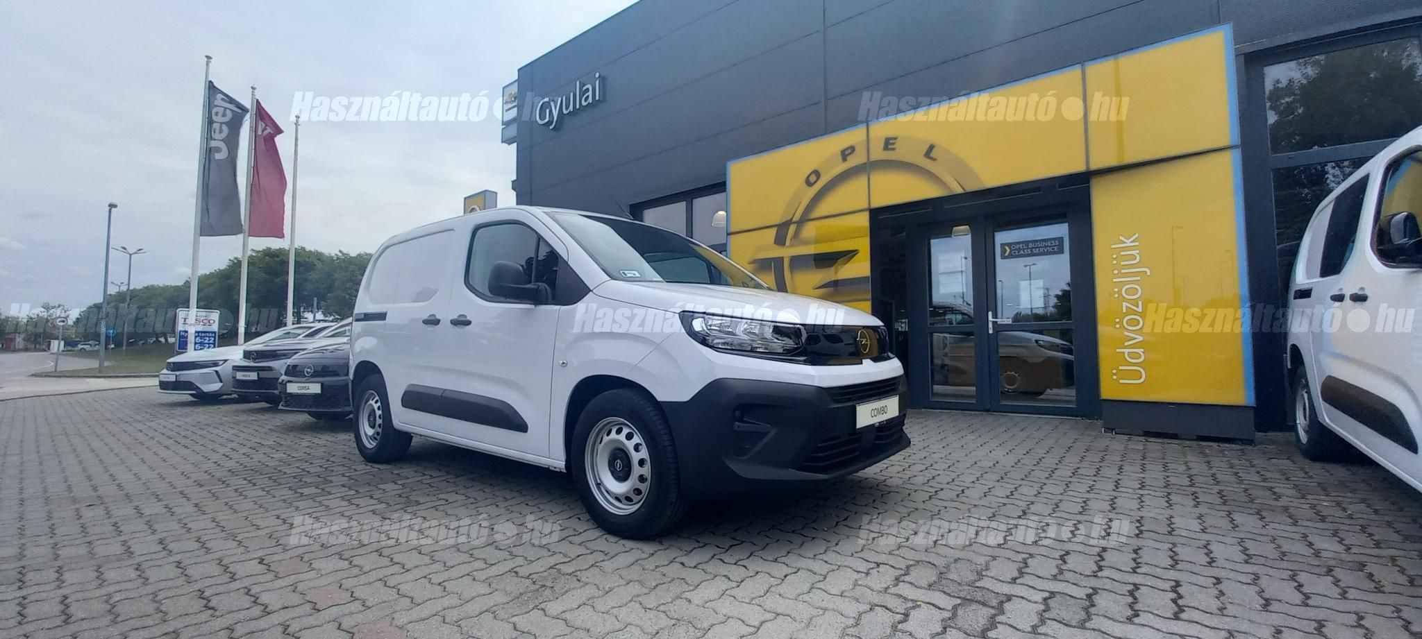 Sokoldalú Opel Combo  Fandl Gábor + 36 70 93 00 923