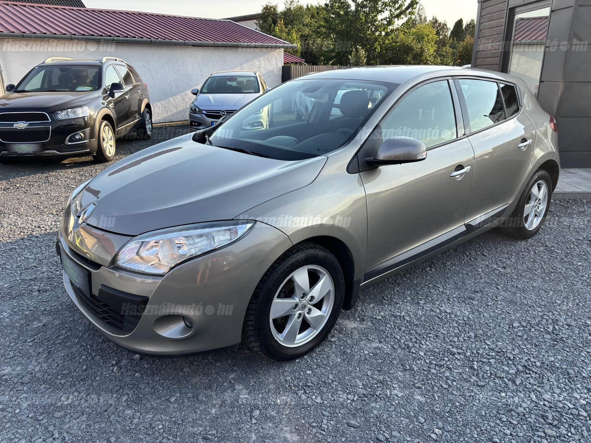 RENAULT MEGANE 2010/7 - 1