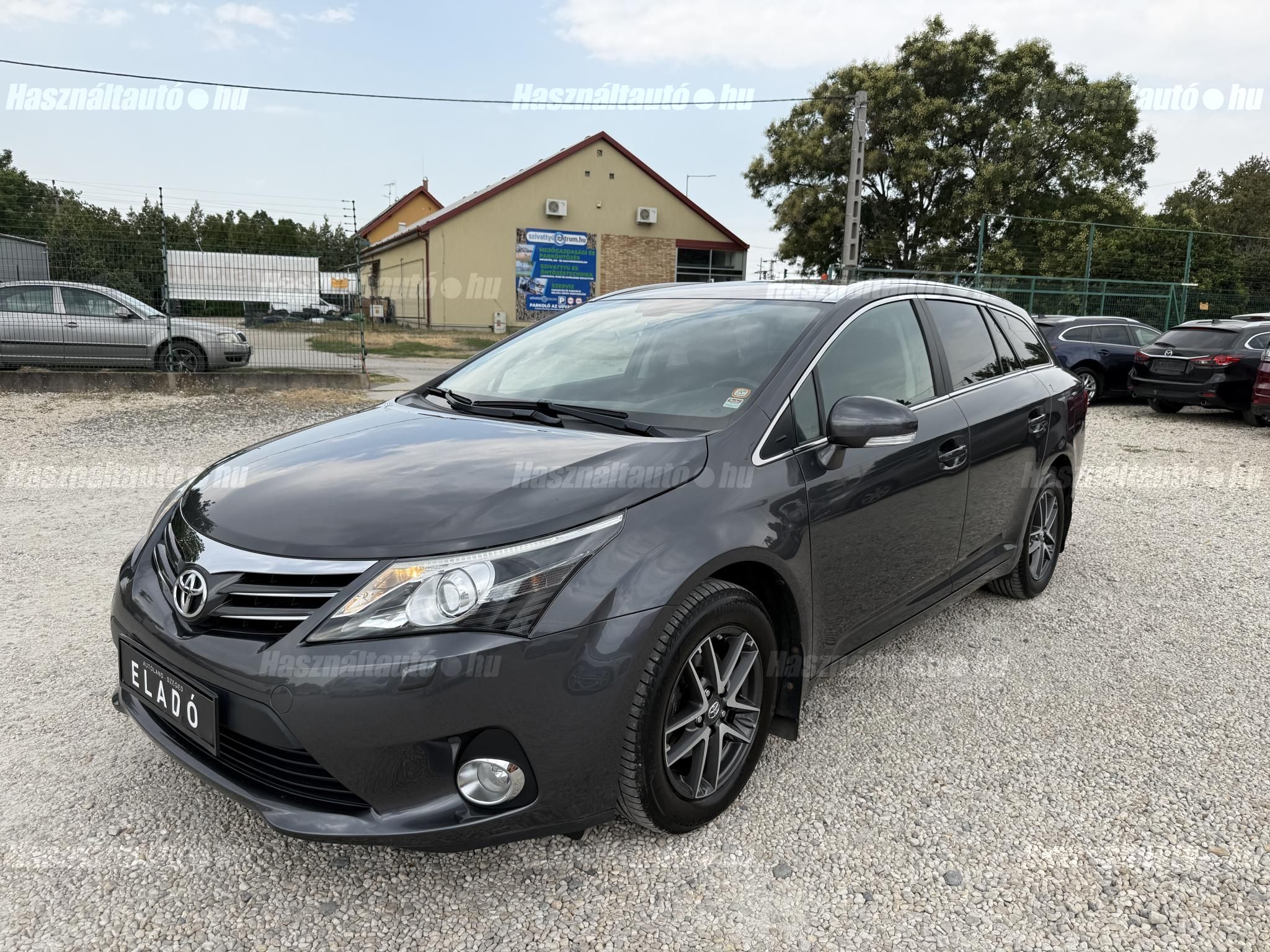 TOYOTA AVENSIS 2014/10 - 1