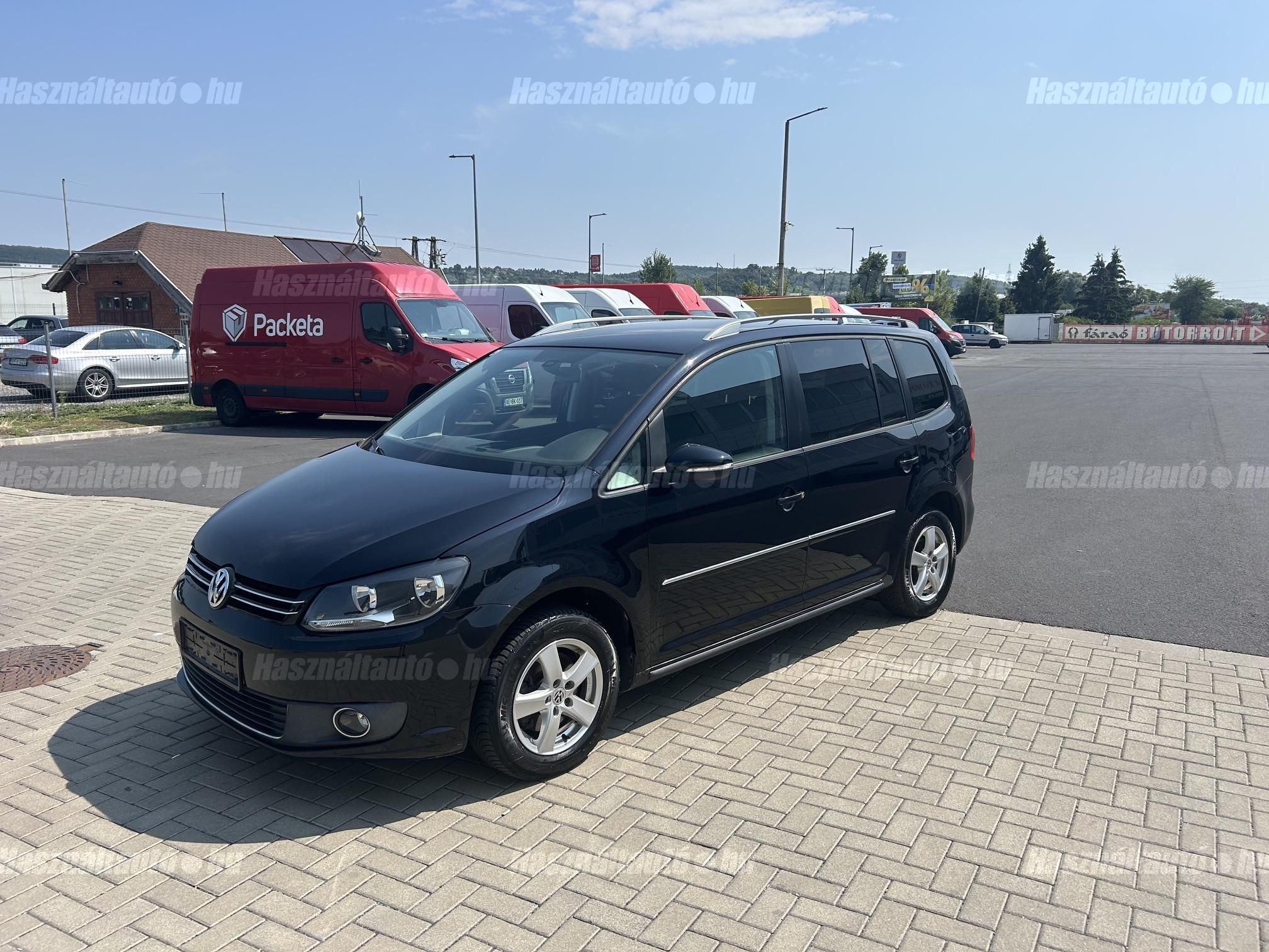 VOLKSWAGEN TOURAN 2010/11 - 1