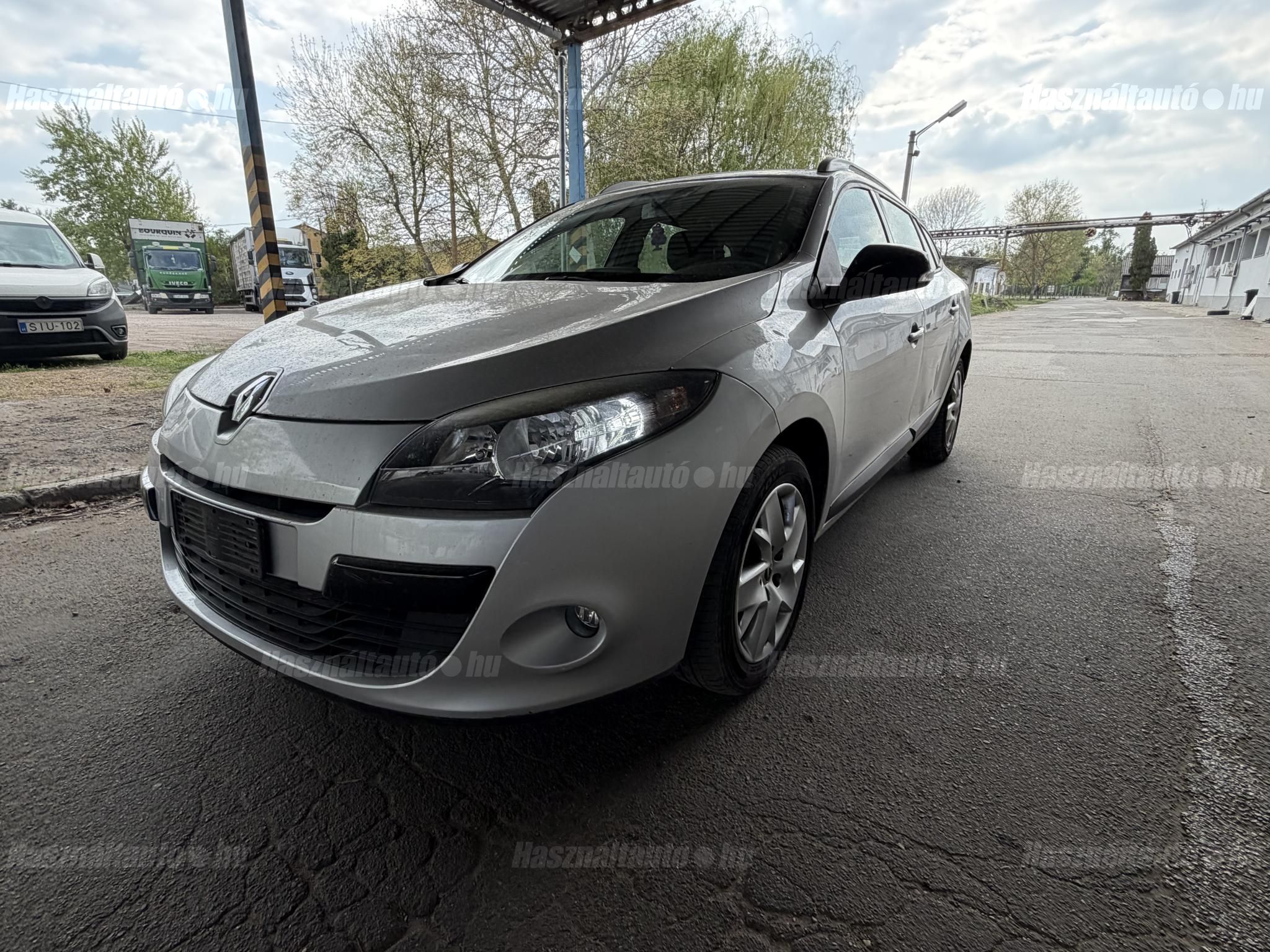 RENAULT MEGANE 2011 - 1