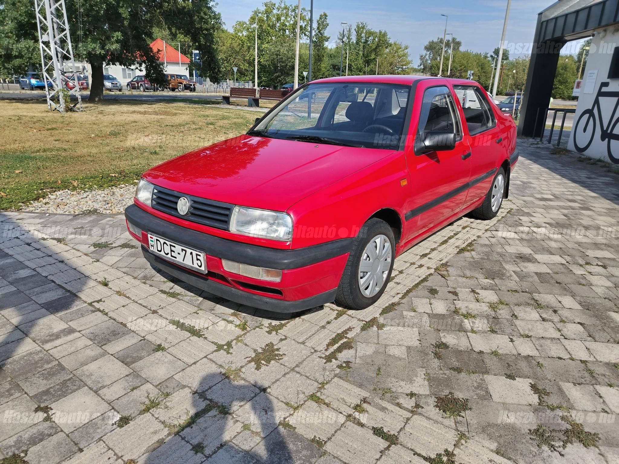 VOLKSWAGEN VENTO 1992 - 1
