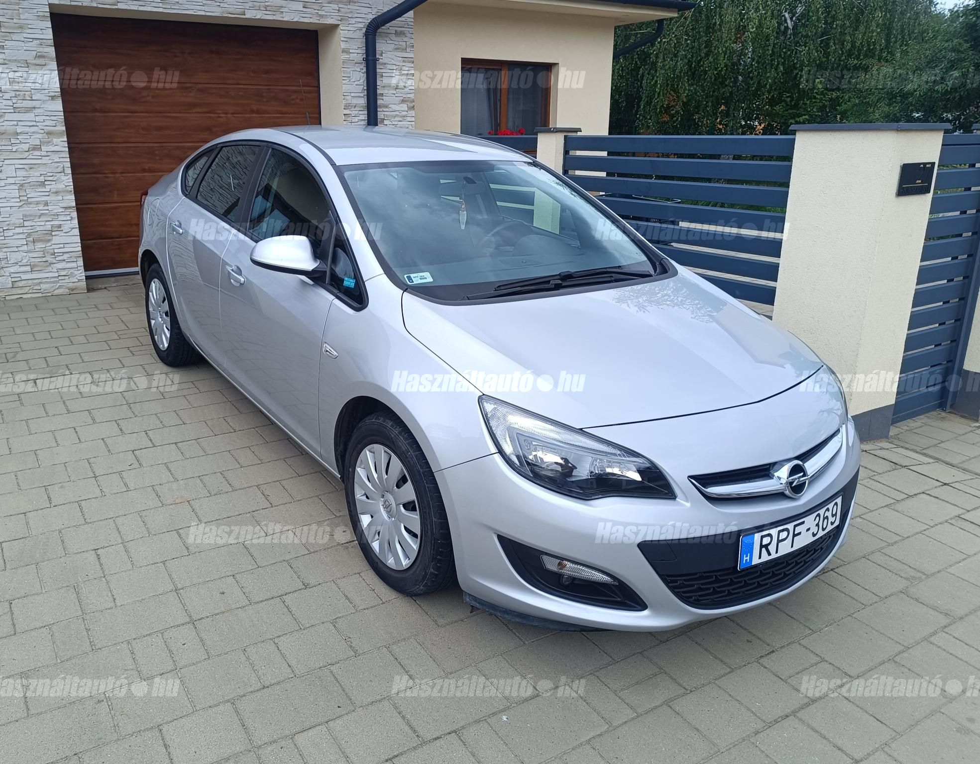 OPEL ASTRA J 2019/8 - 1