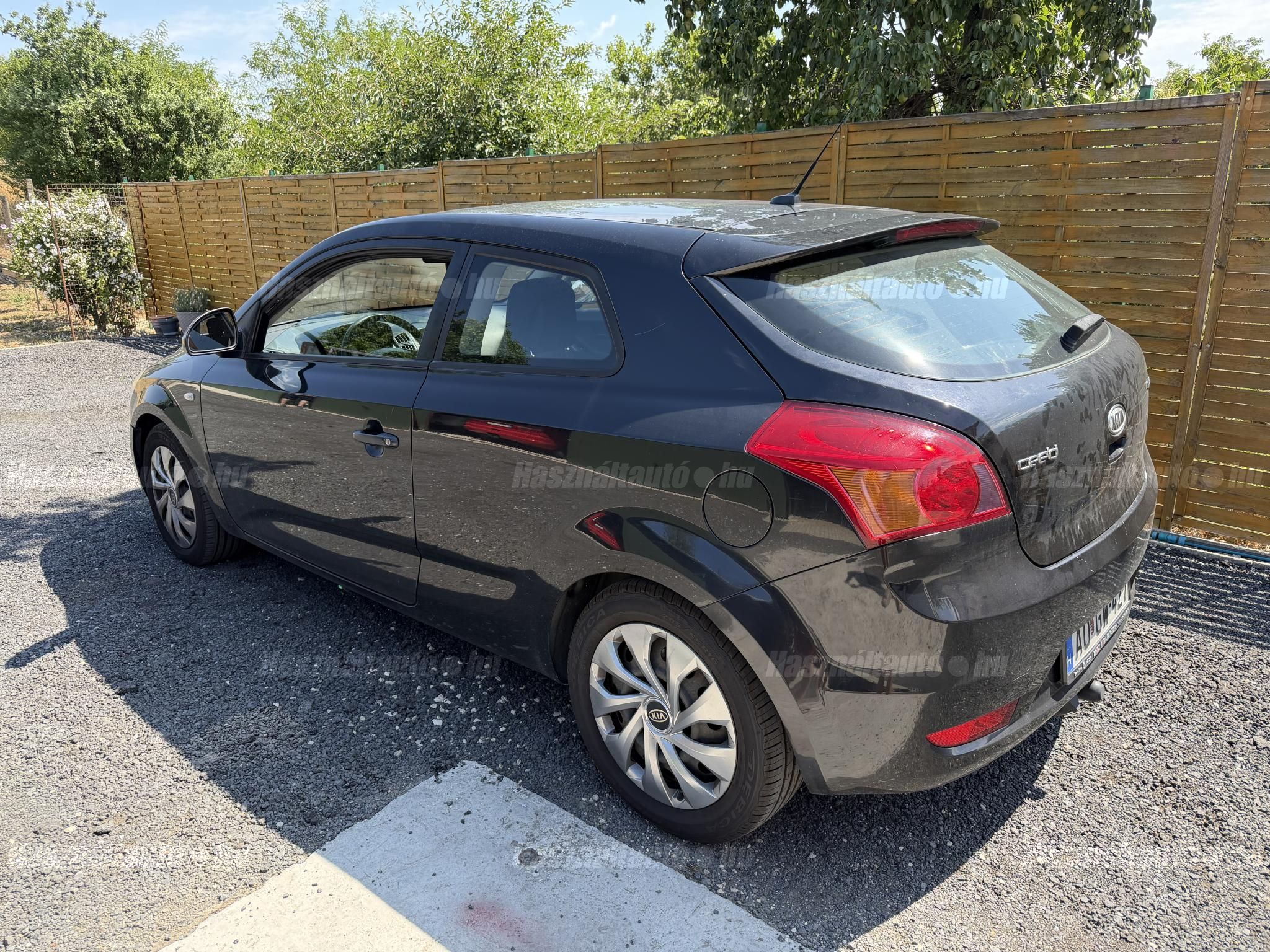 KIA CEE'D 2009/6 - 1