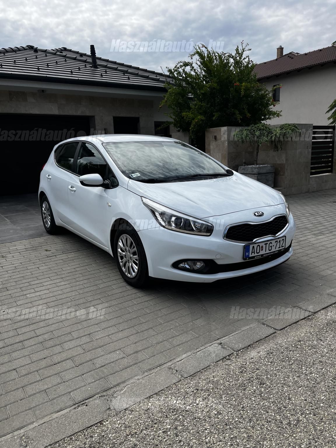 KIA CEE'D 2015/12 - 1