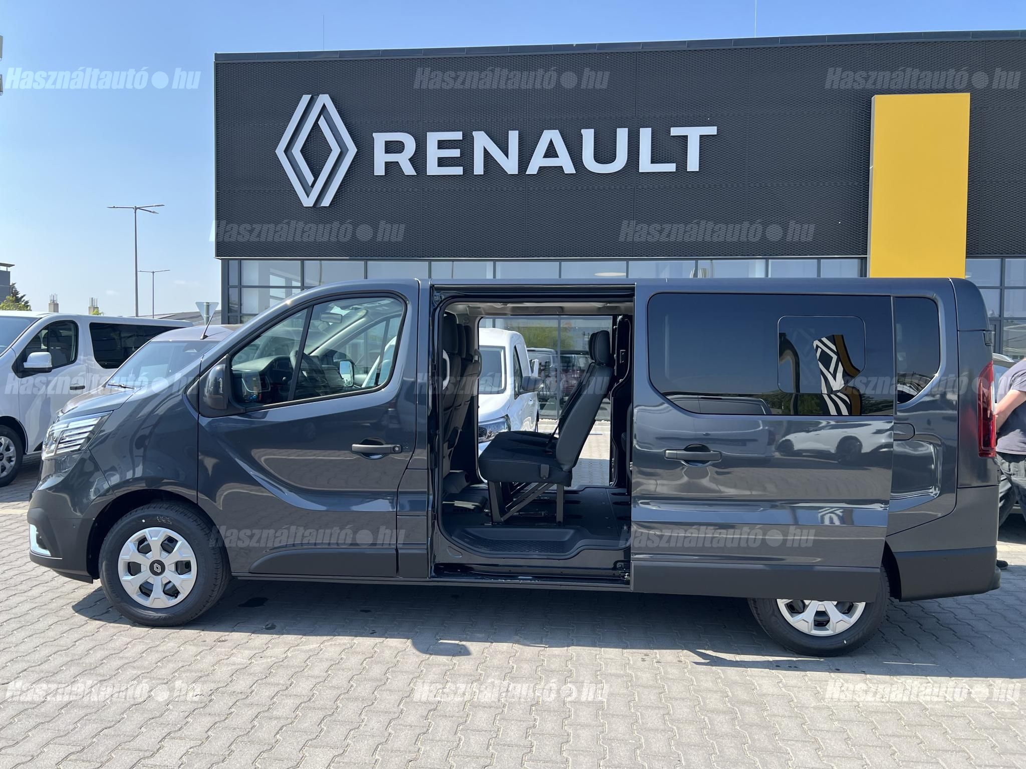 RENAULT TRAFIC 2026 - 1