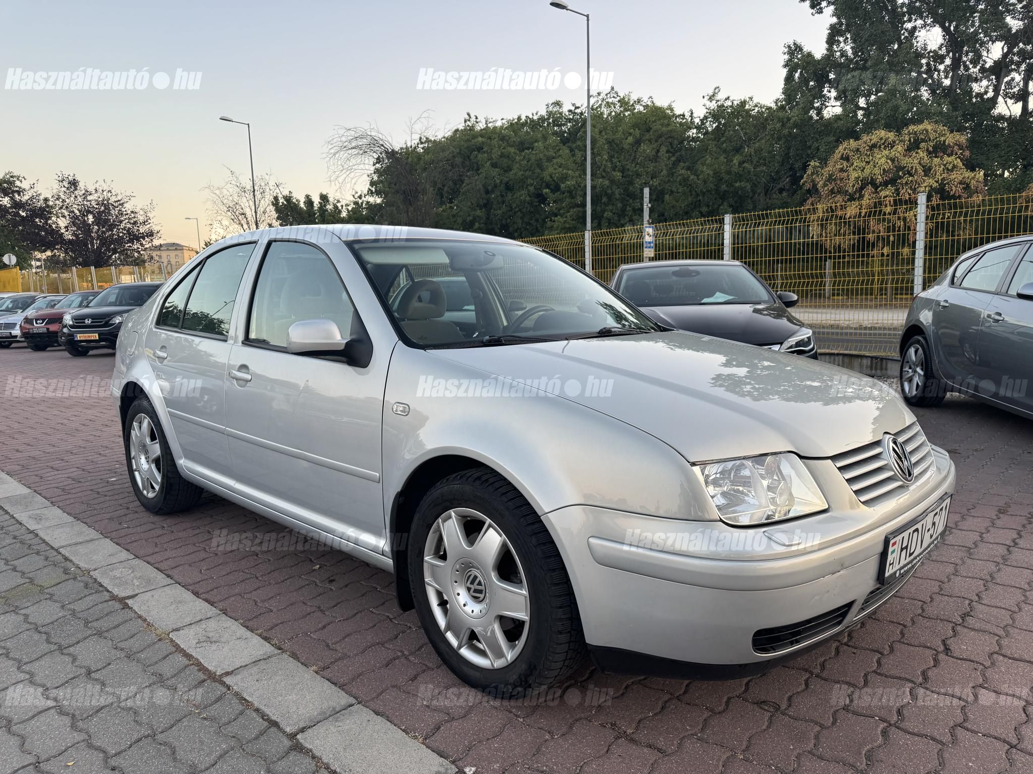 VOLKSWAGEN BORA 2000/7 - 1