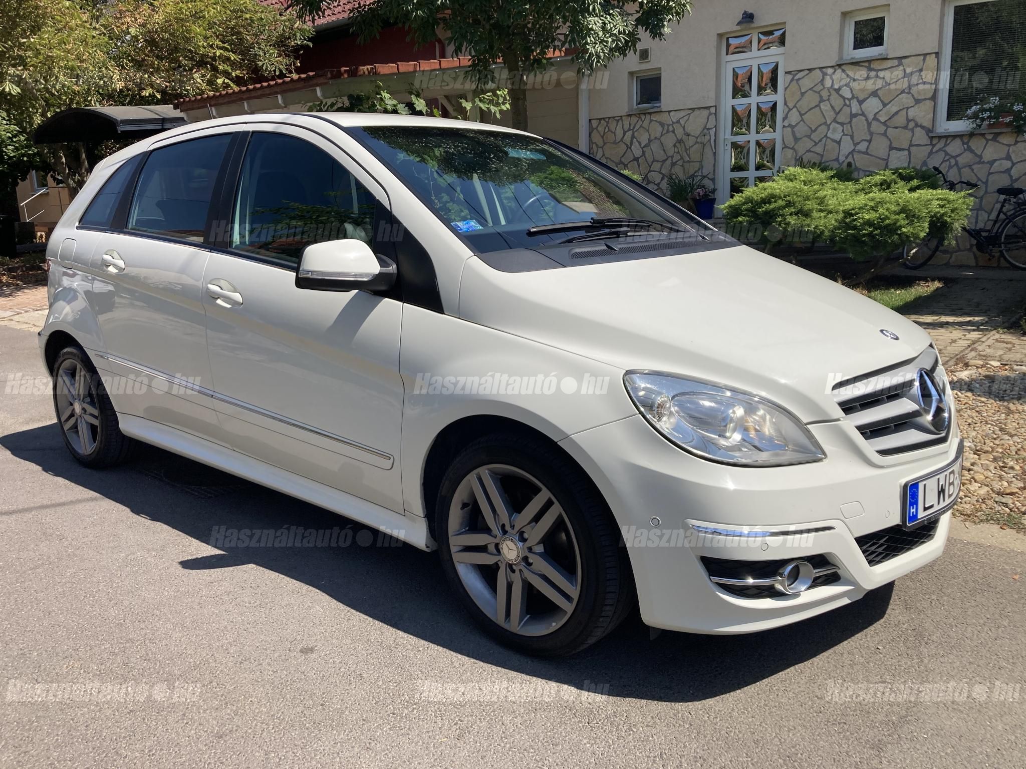 MERCEDES-BENZ B 180 2011/6 - 1