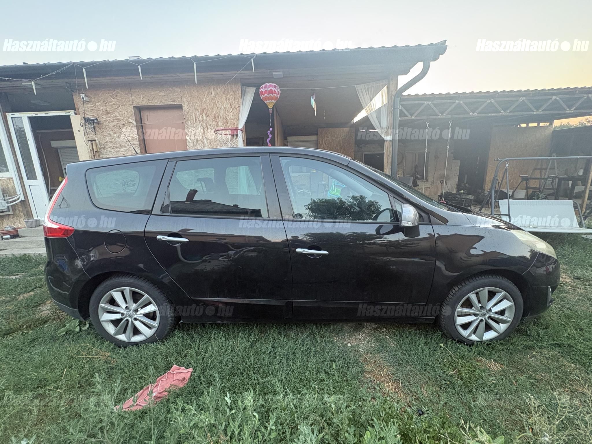 RENAULT GRAND SCENIC 2010/8 - 1