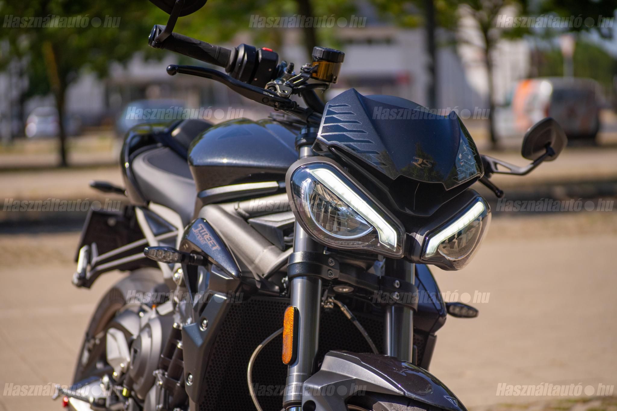 TRIUMPH STREET TRIPLE 2022/11 - 1
