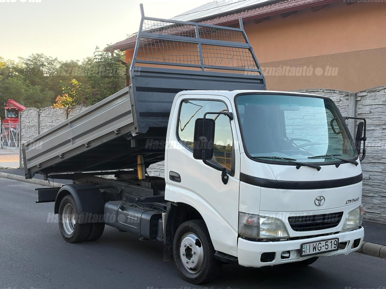 TOYOTA DYNA 2004/5 - 1